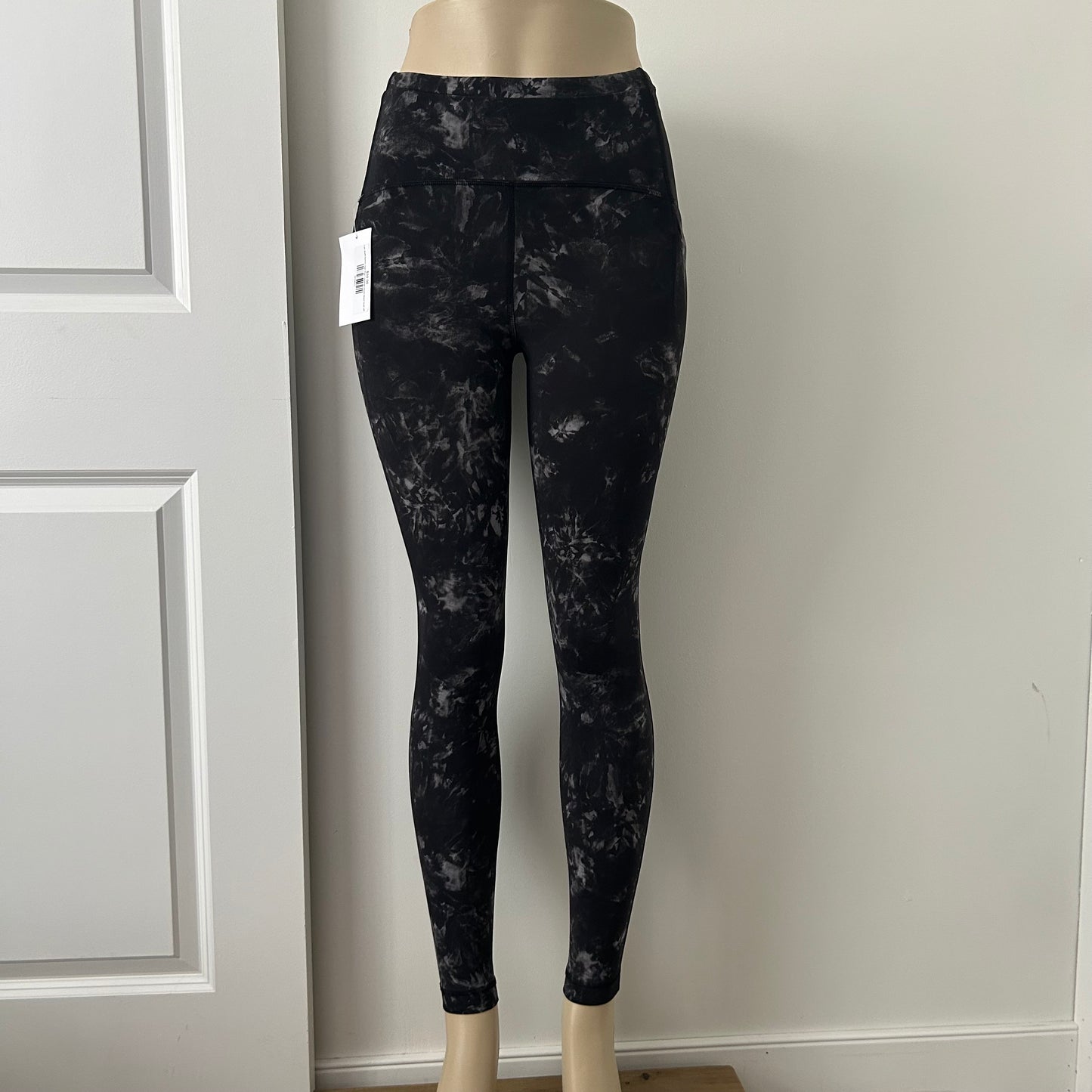 Lululemon Size 4 Swift Speed High Rise Leggings Aquila Black Multi 28”