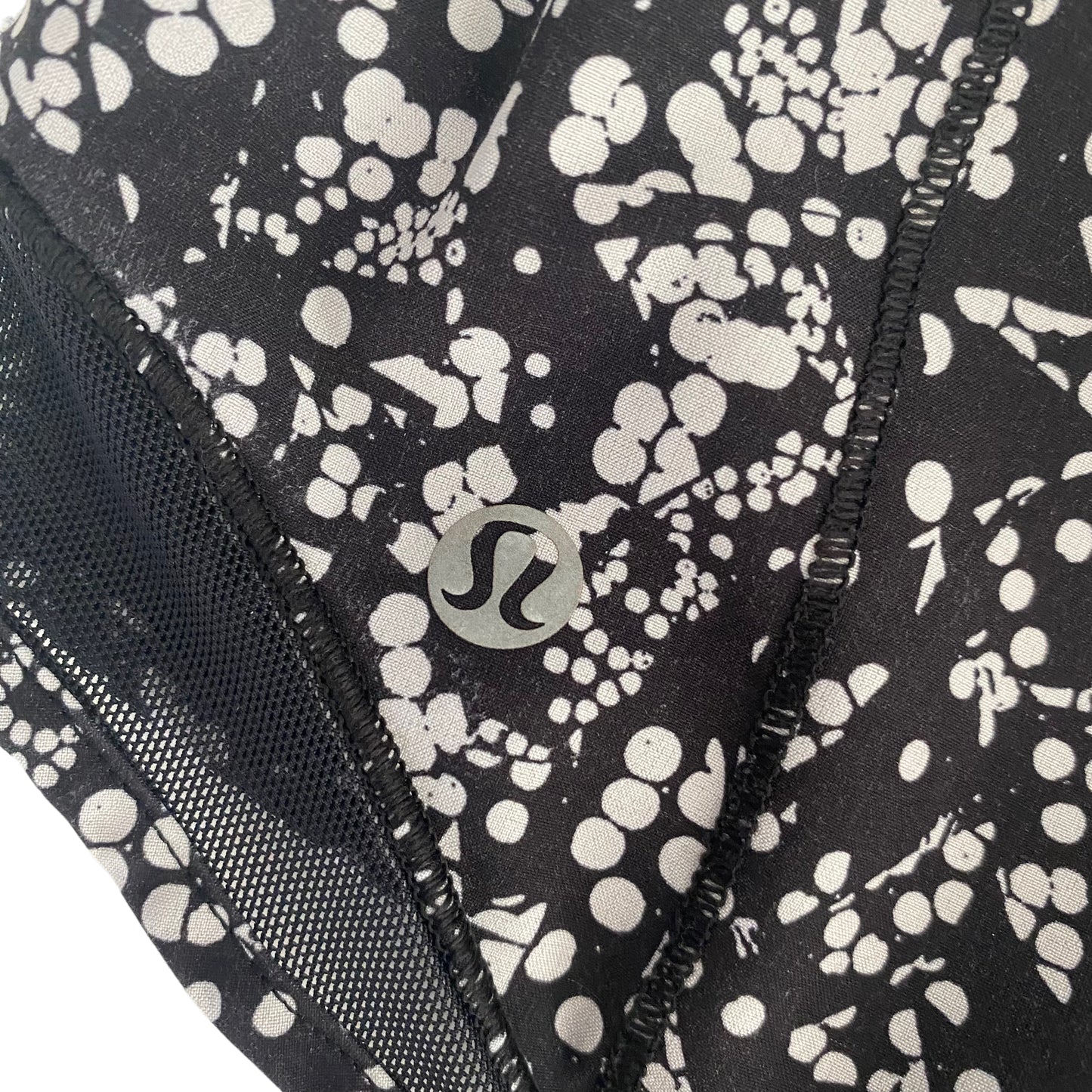 Lululemon Hotty Hot Shorts II Size 4