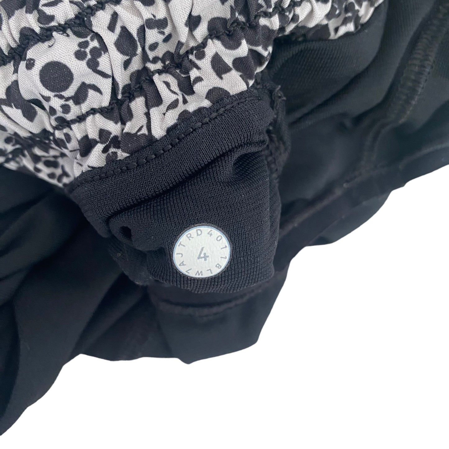 Lululemon Hotty Hot Shorts II Size 4