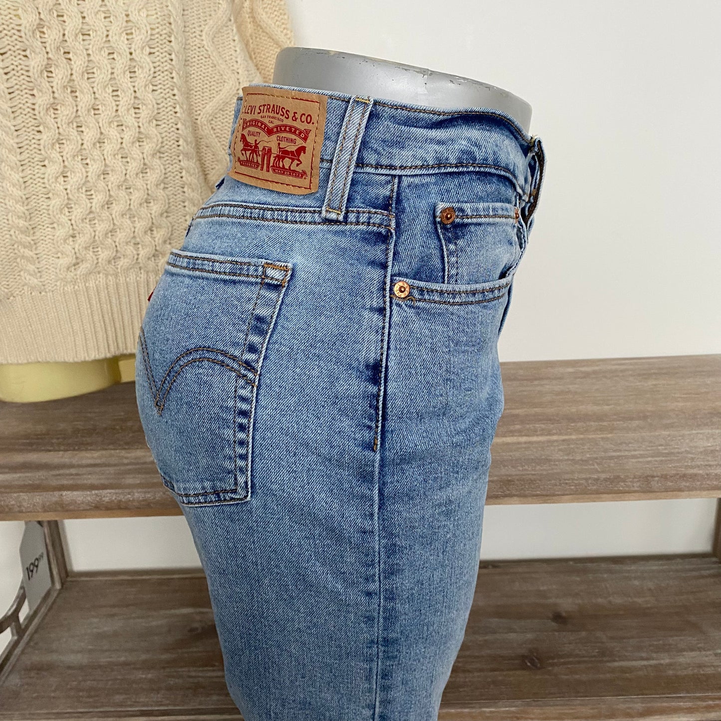 Levi’s Wedgie Straight High Rise Blue Denim Jeans Size 31