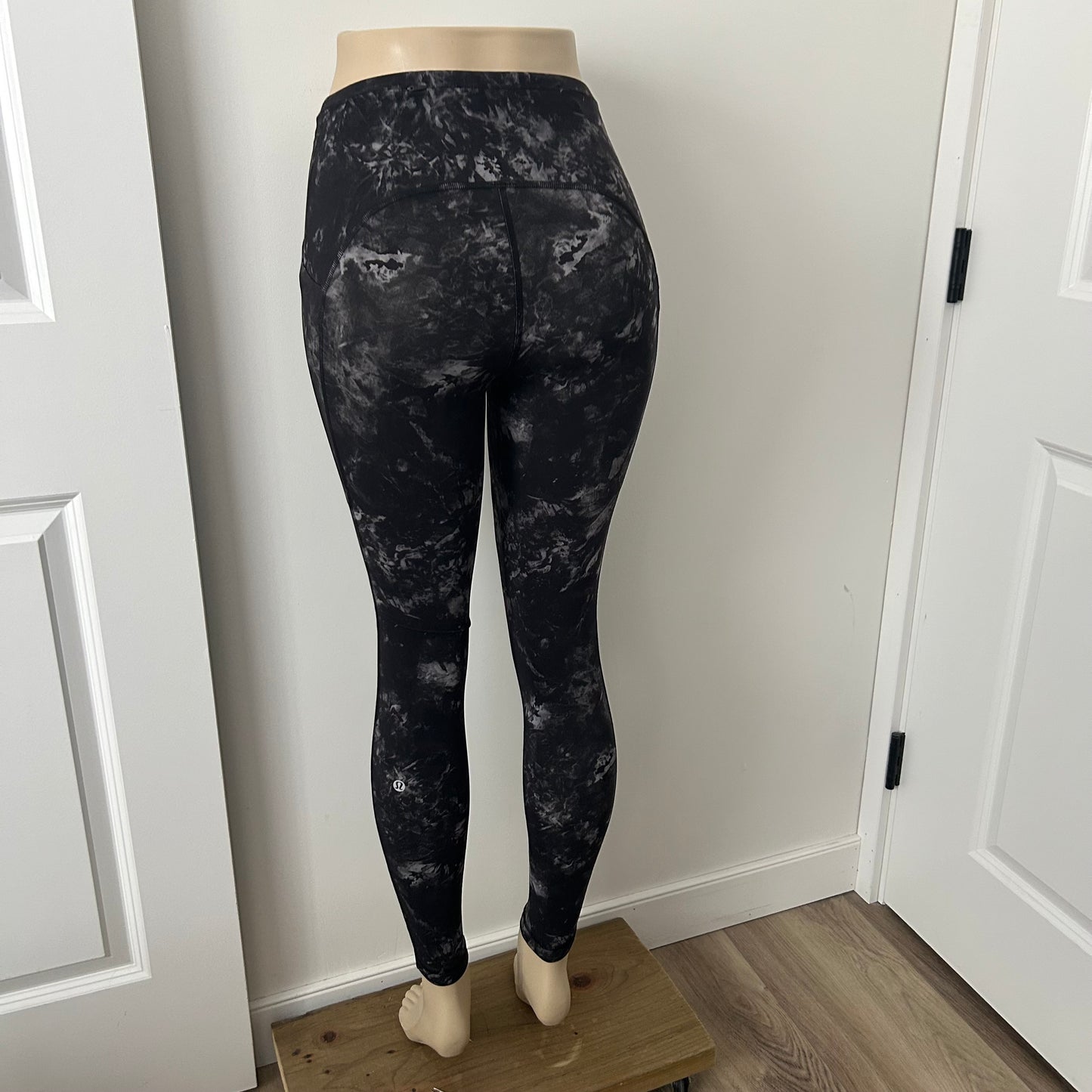 Lululemon Size 4 Swift Speed High Rise Leggings Aquila Black Multi 28”