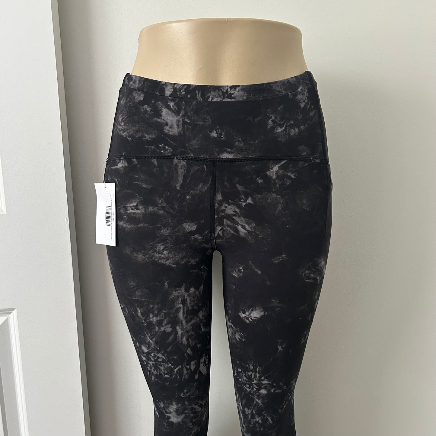 Lululemon Size 4 Swift Speed High Rise Leggings Aquila Black Multi 28”