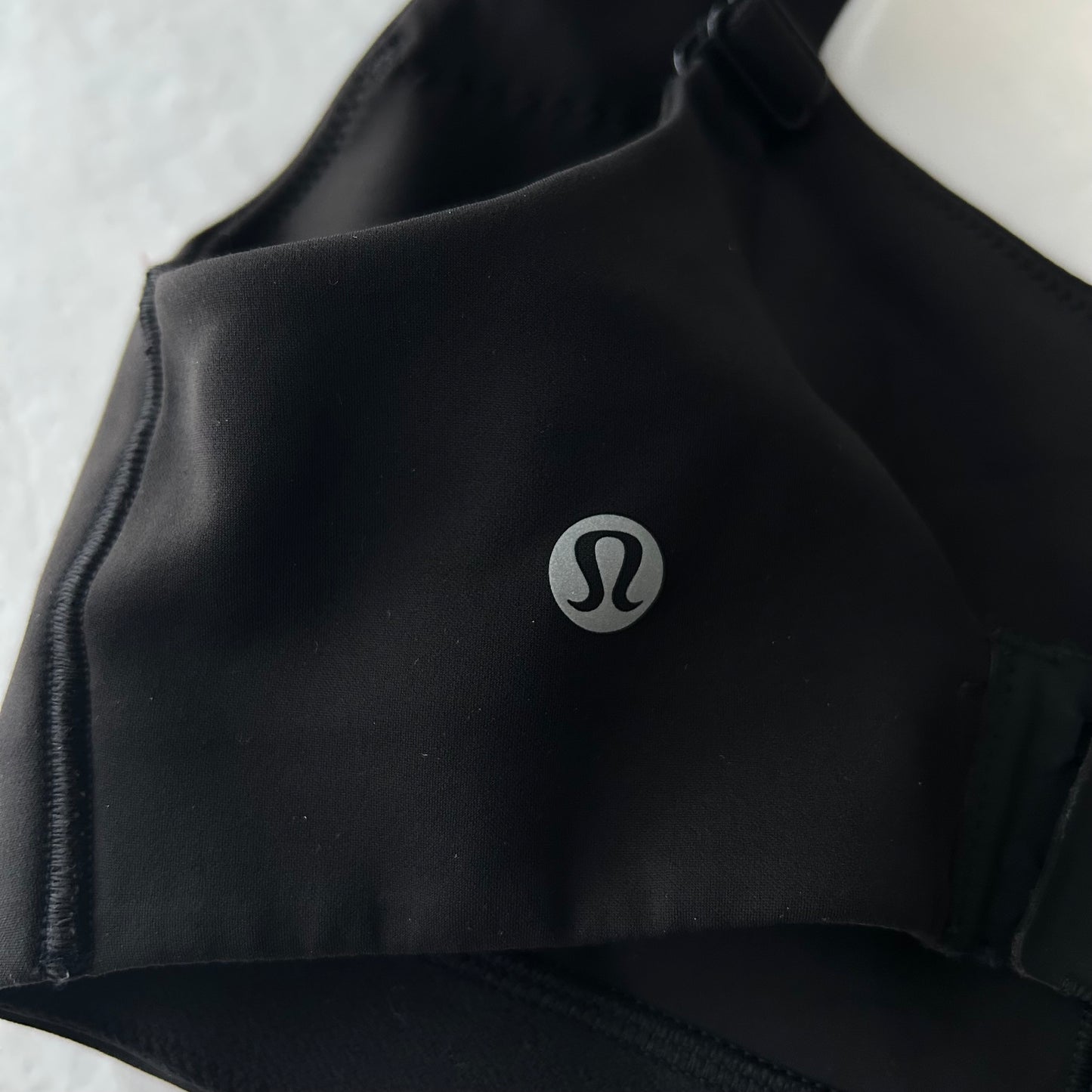 Lululemon In Alignment Straight-Strap Bra Size 4 C/D - Love it again boutique