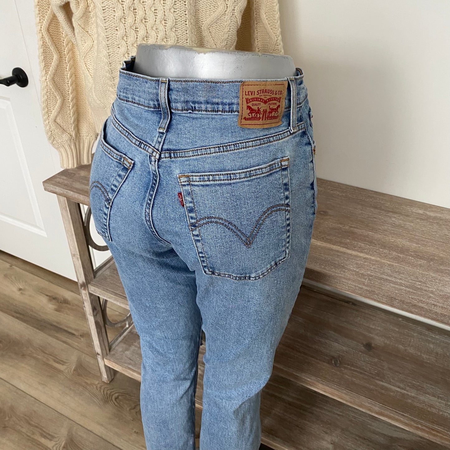 Levi’s Wedgie Straight High Rise Blue Denim Jeans Size 31