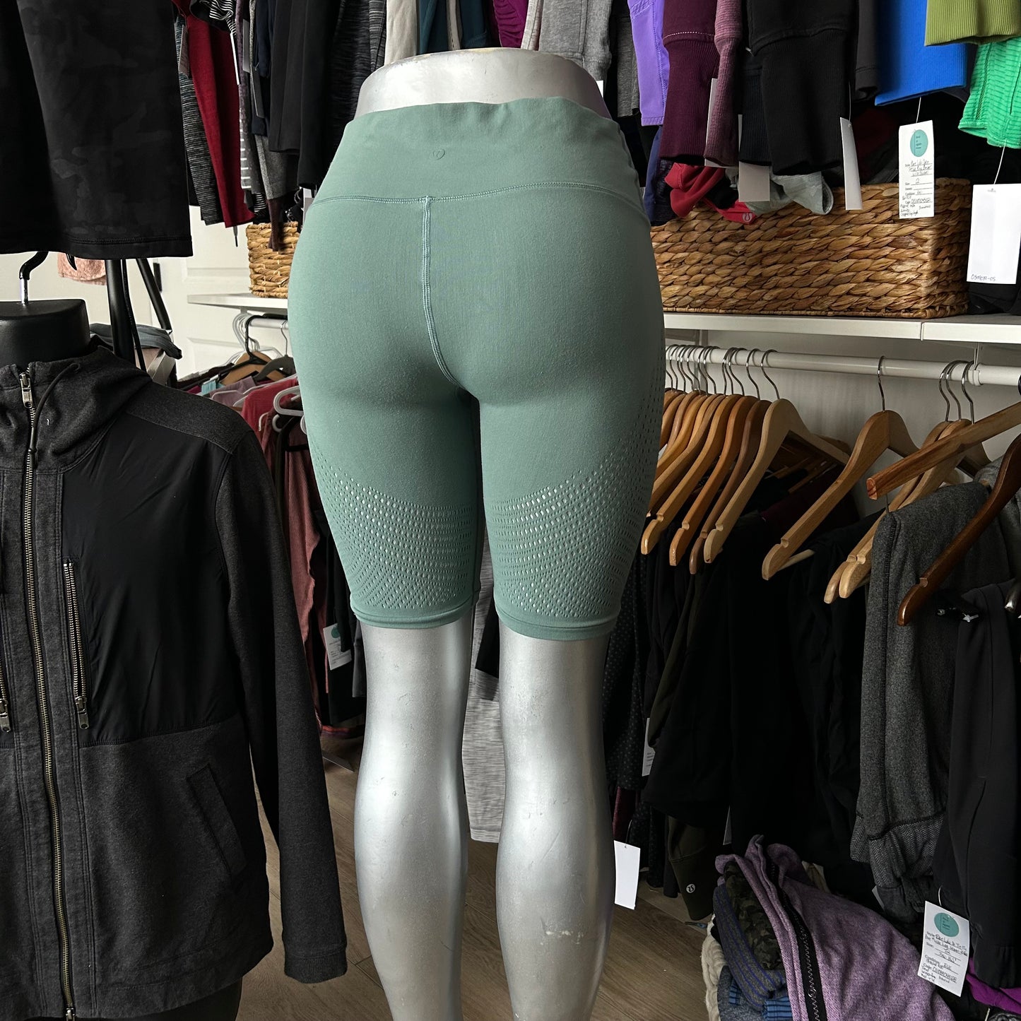 Lulu Size 10 Reveal Shorts Digital Rain Rare