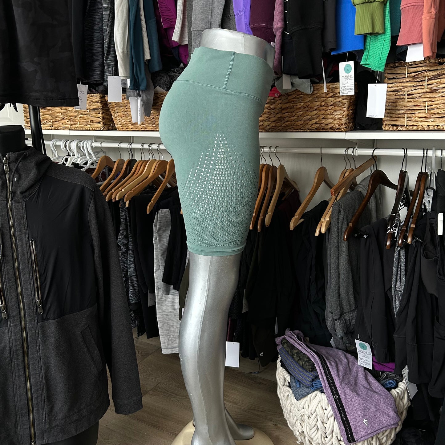 Lulu Size 10 Reveal Shorts Digital Rain Rare