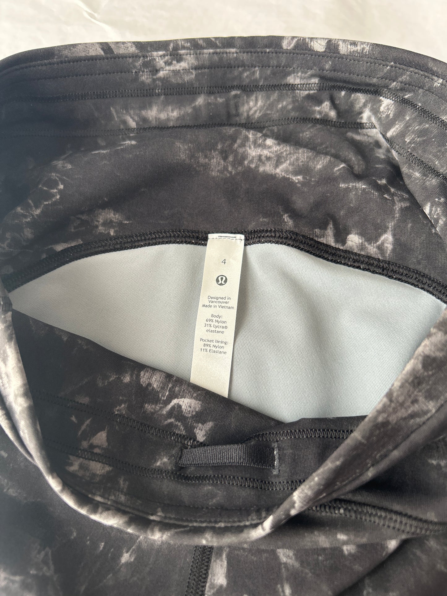 Lululemon Size 4 Swift Speed High Rise Leggings Aquila Black Multi 28”