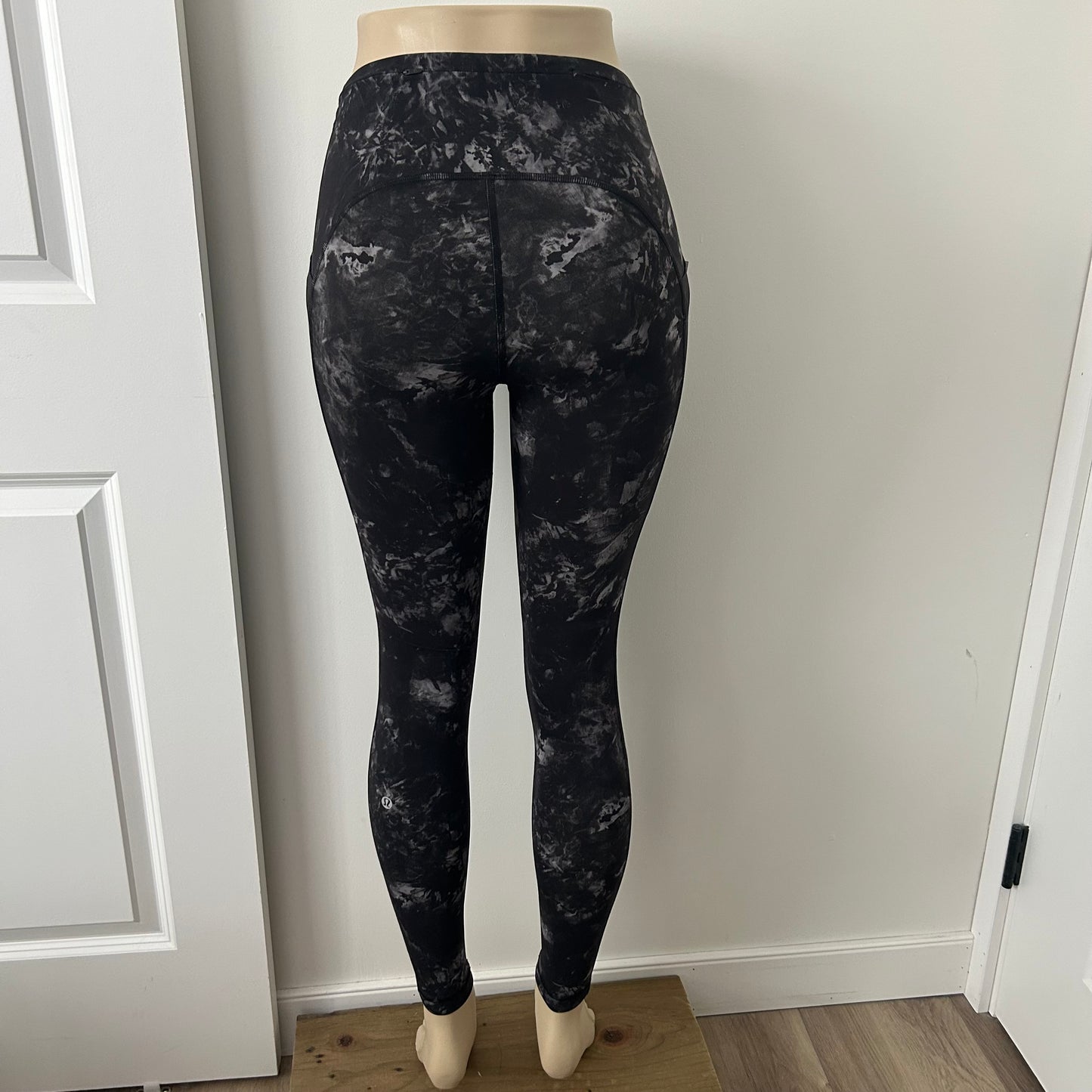 Lululemon Size 4 Swift Speed High Rise Leggings Aquila Black Multi 28”