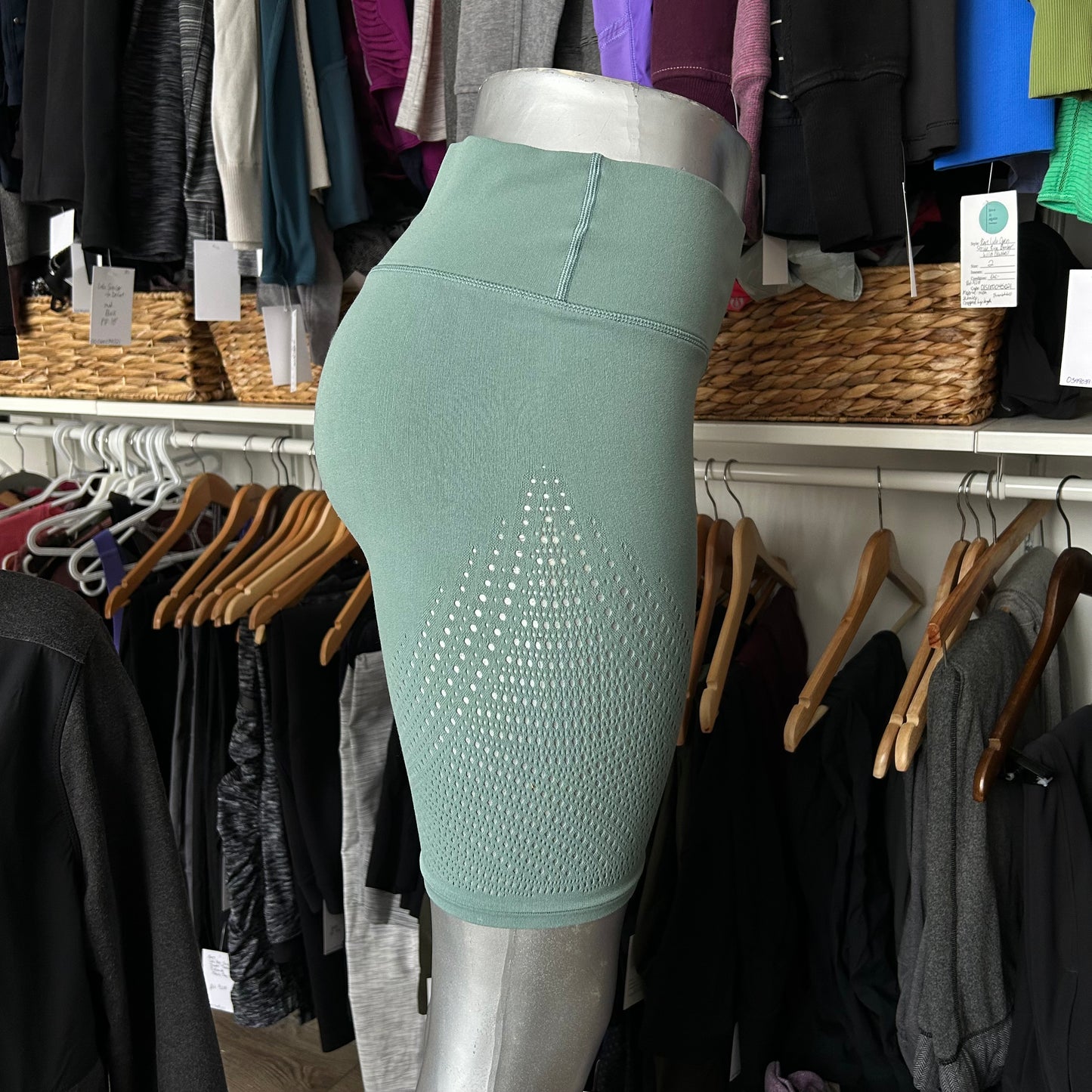 Lulu Size 10 Reveal Shorts Digital Rain Rare