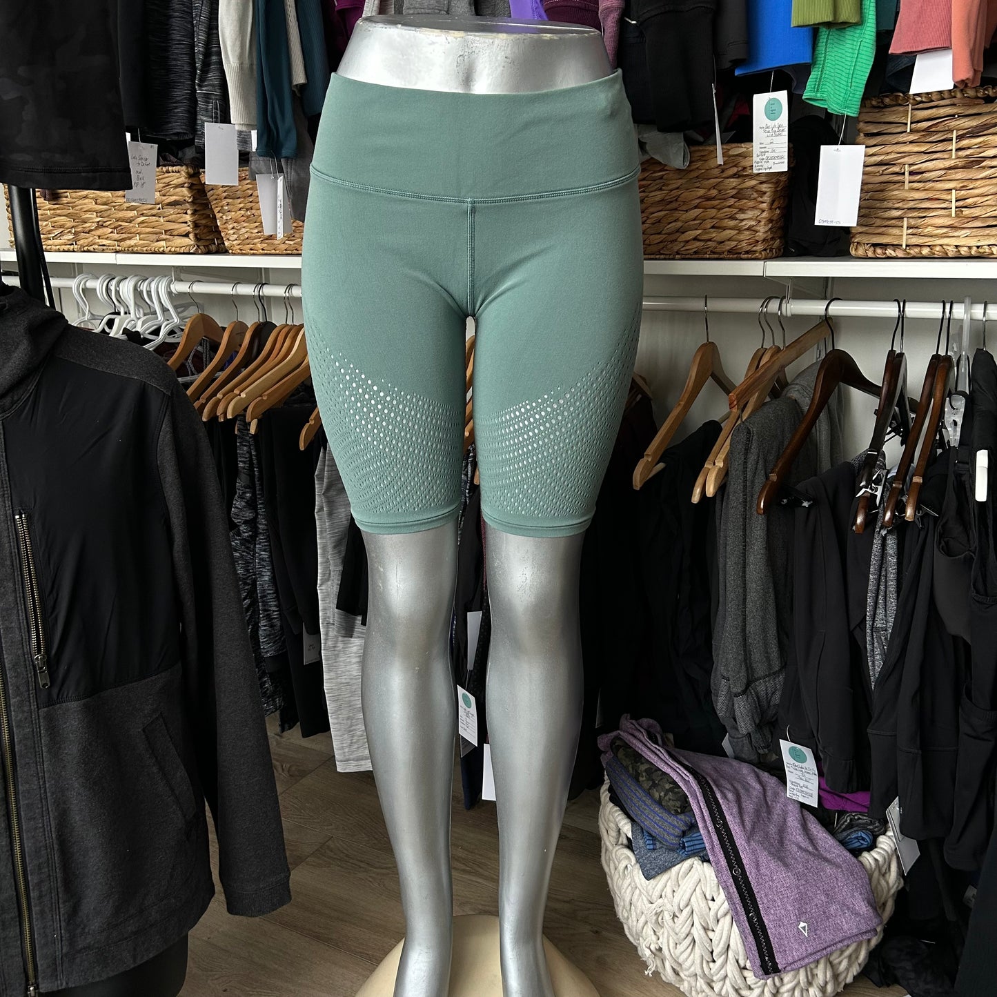 Lulu Size 10 Reveal Shorts Digital Rain Rare