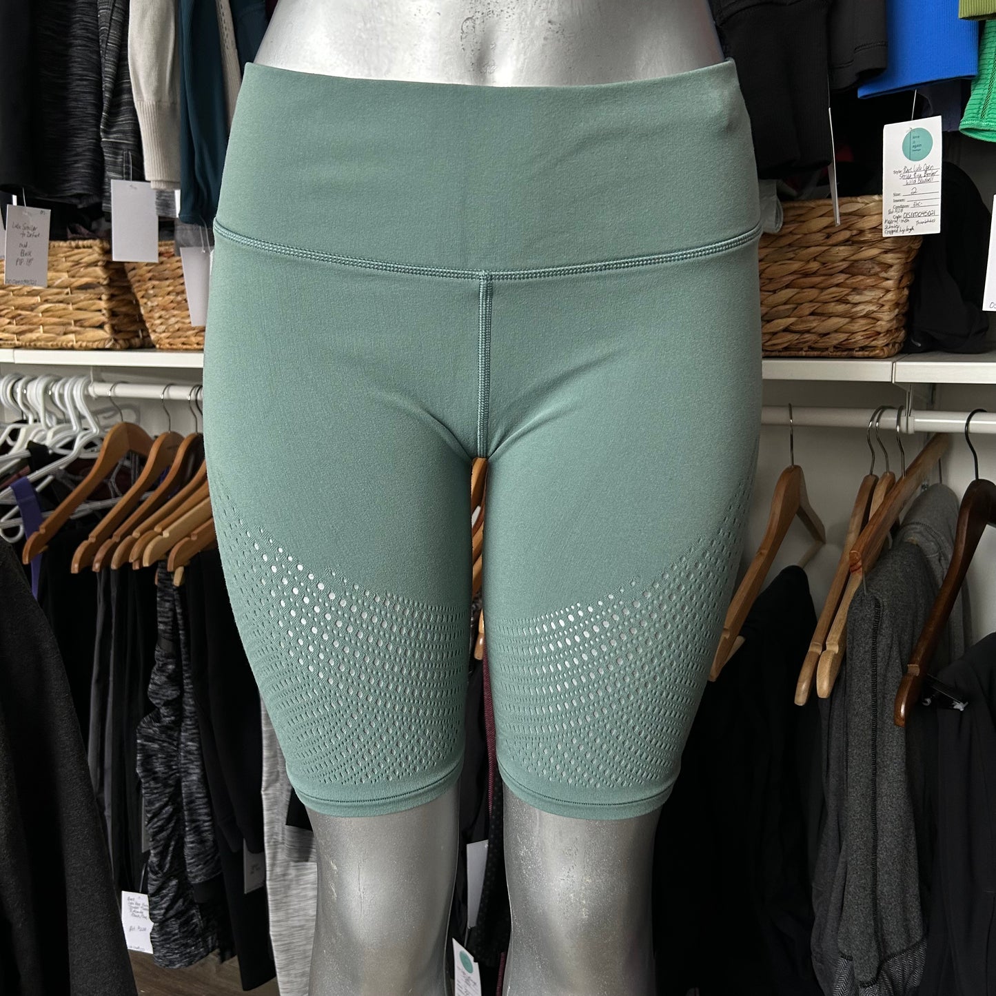 Lulu Size 10 Reveal Shorts Digital Rain Rare