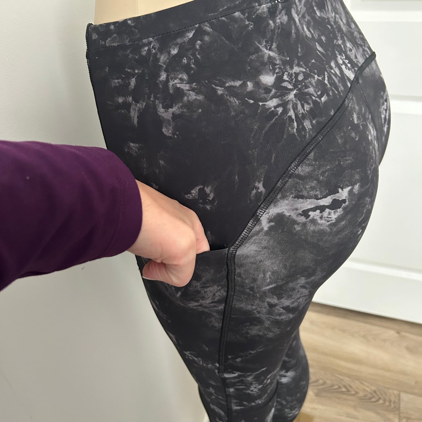 Lululemon Size 4 Swift Speed High Rise Leggings Aquila Black Multi 28”