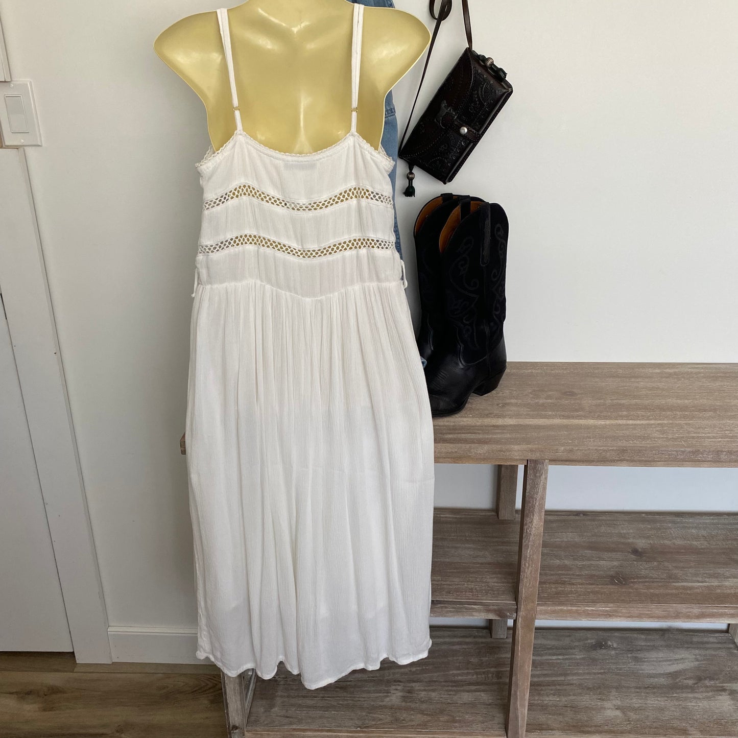 Beautiful Crochet Detailed Lined Midi Dress