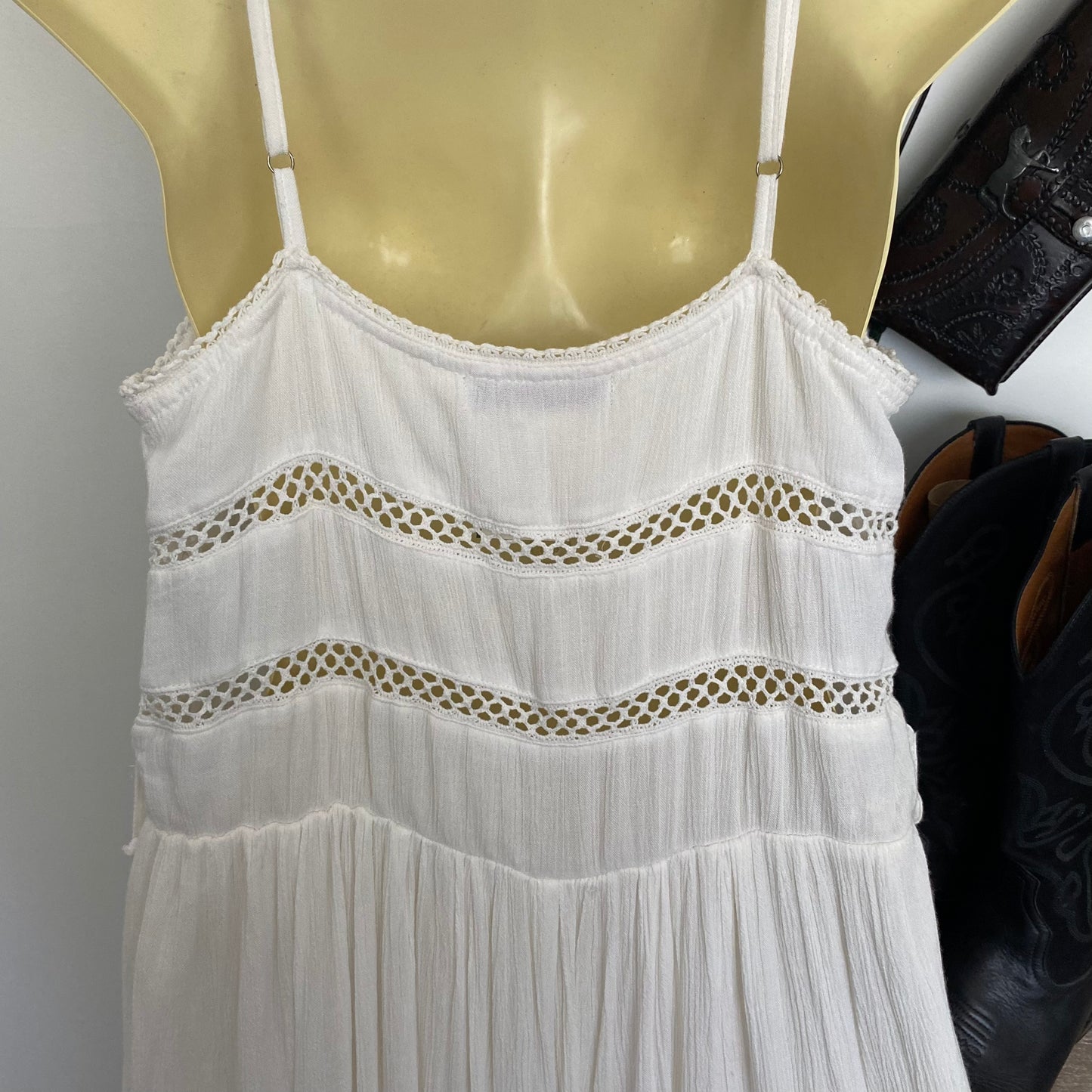 Beautiful Crochet Detailed Lined Midi Dress
