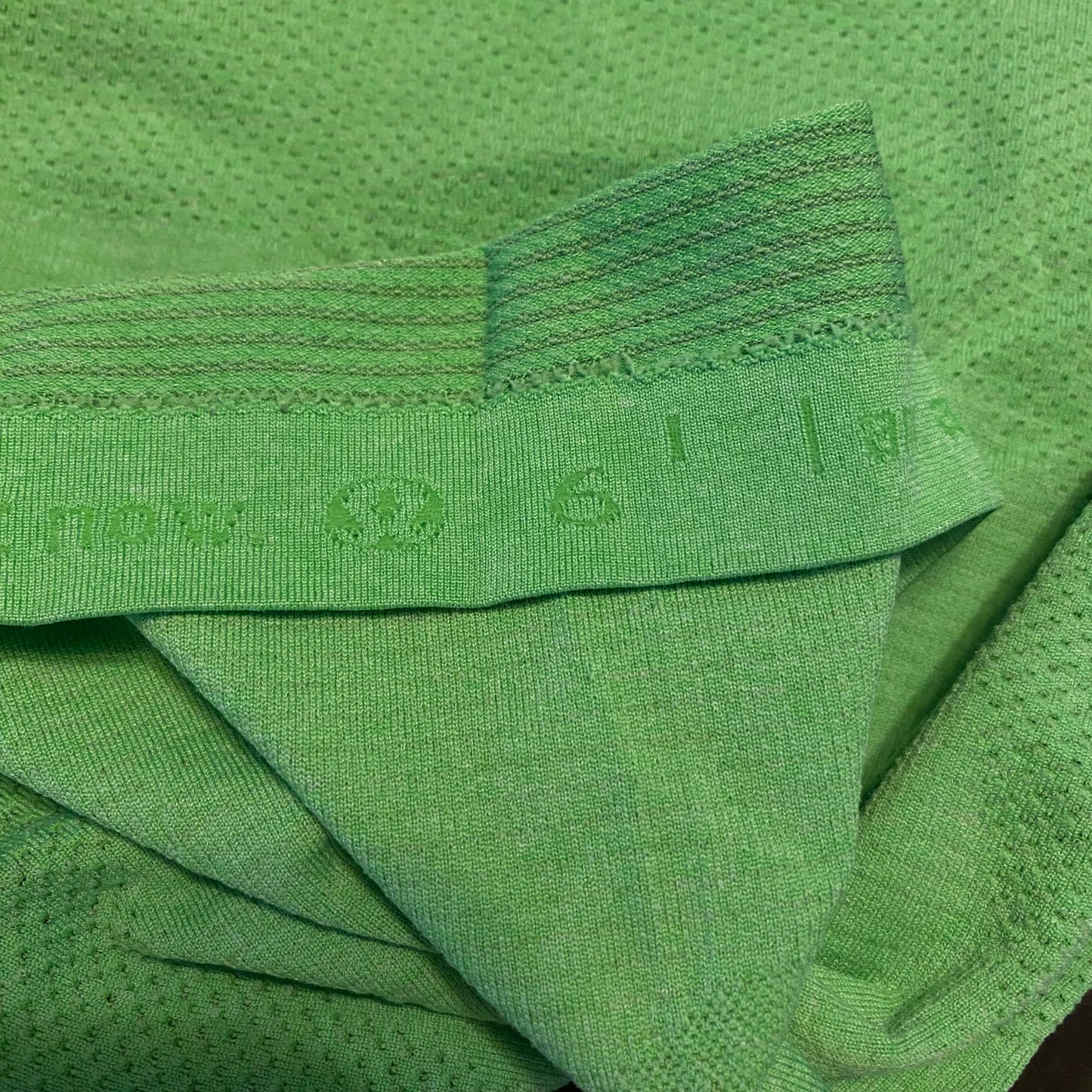 Rare Lululemon Swiftly Tech Short Sleeve Size 6
