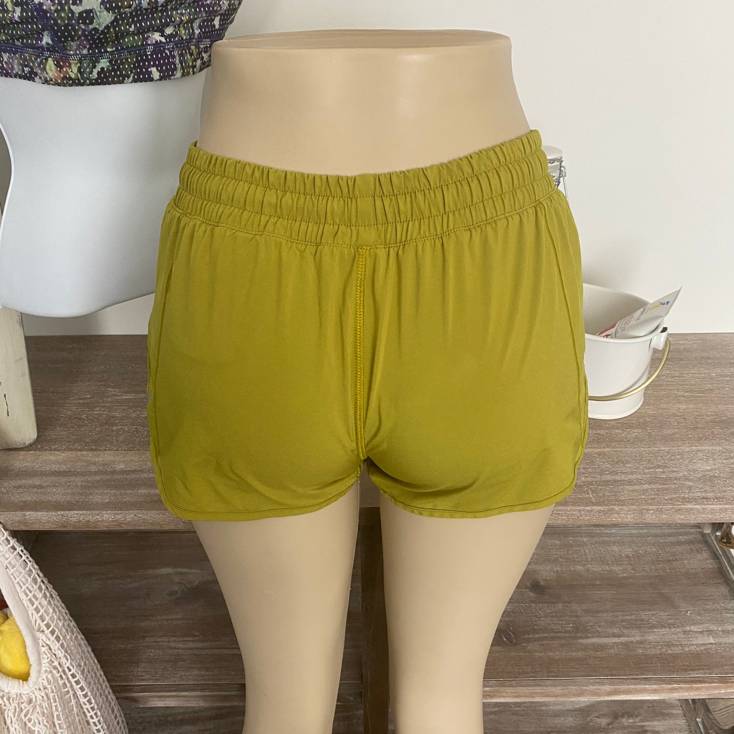 Rare Lululemon Hotty Hot Short II Size 6
