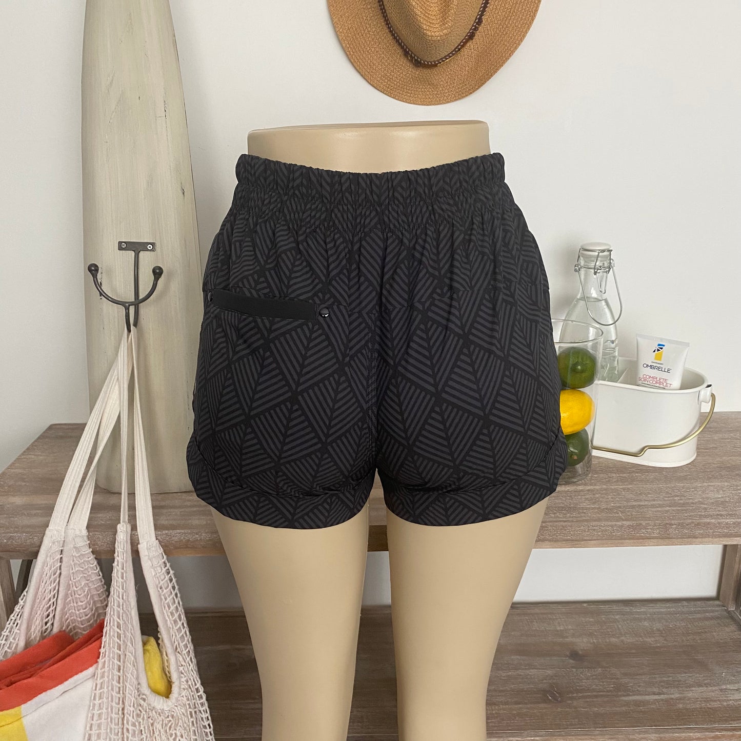 Rare Lululemon Break Away Shorts Size 4
