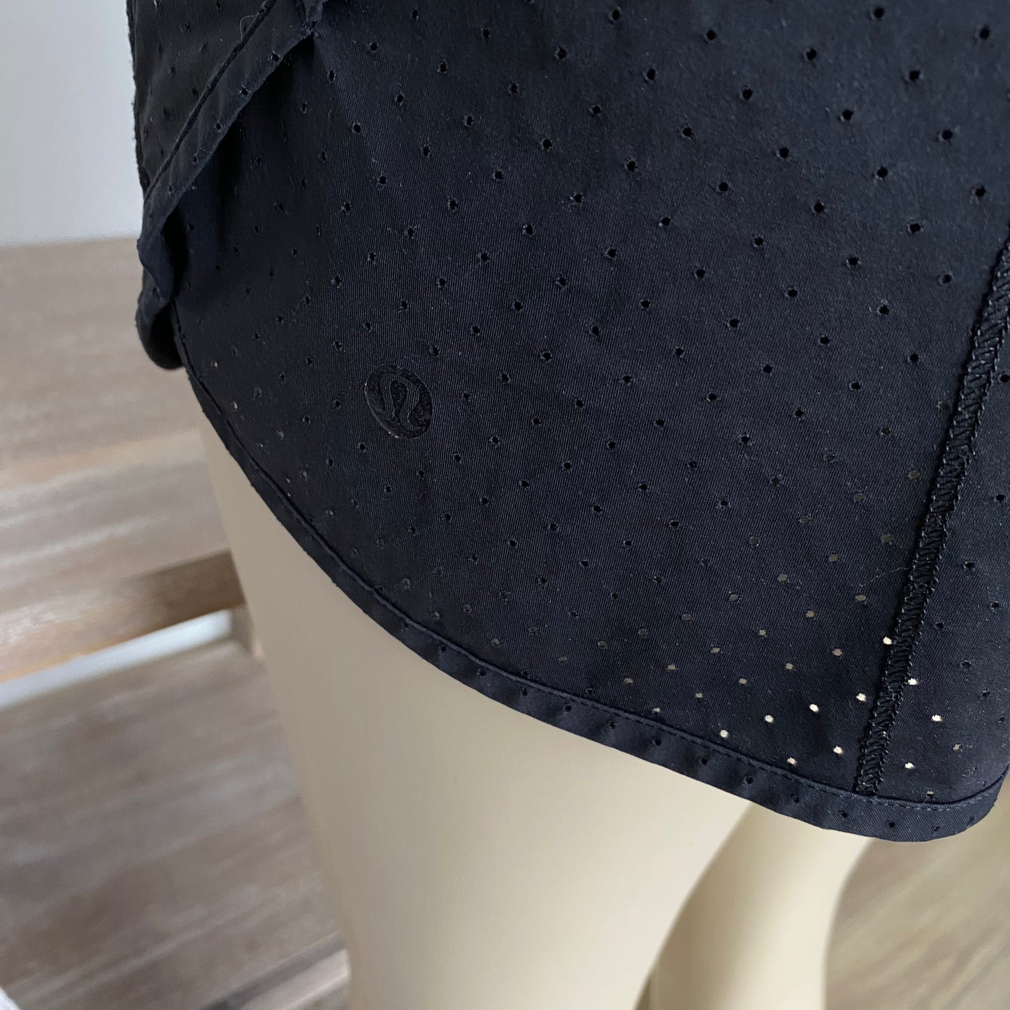 Lululemon Speed Shorts Perforated 2.5” Size 6