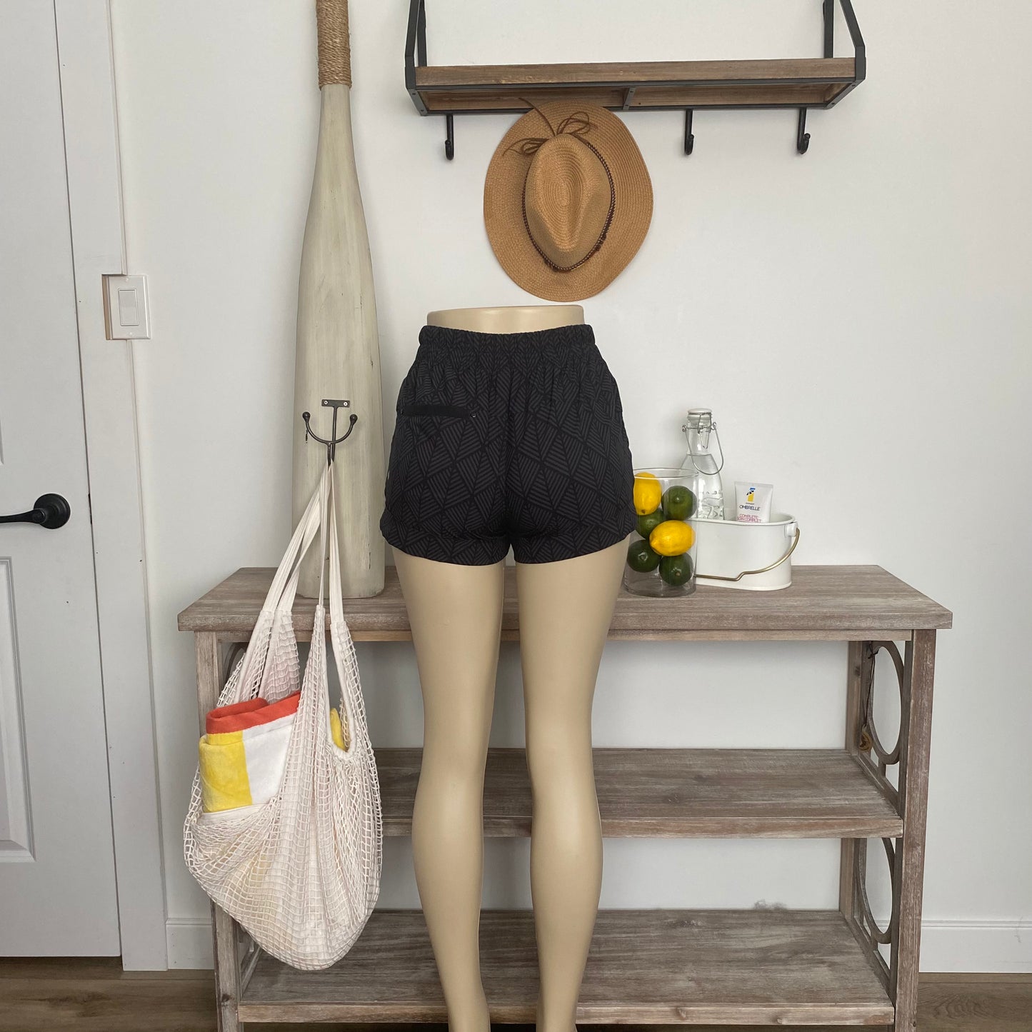 Rare Lululemon Break Away Shorts Size 4