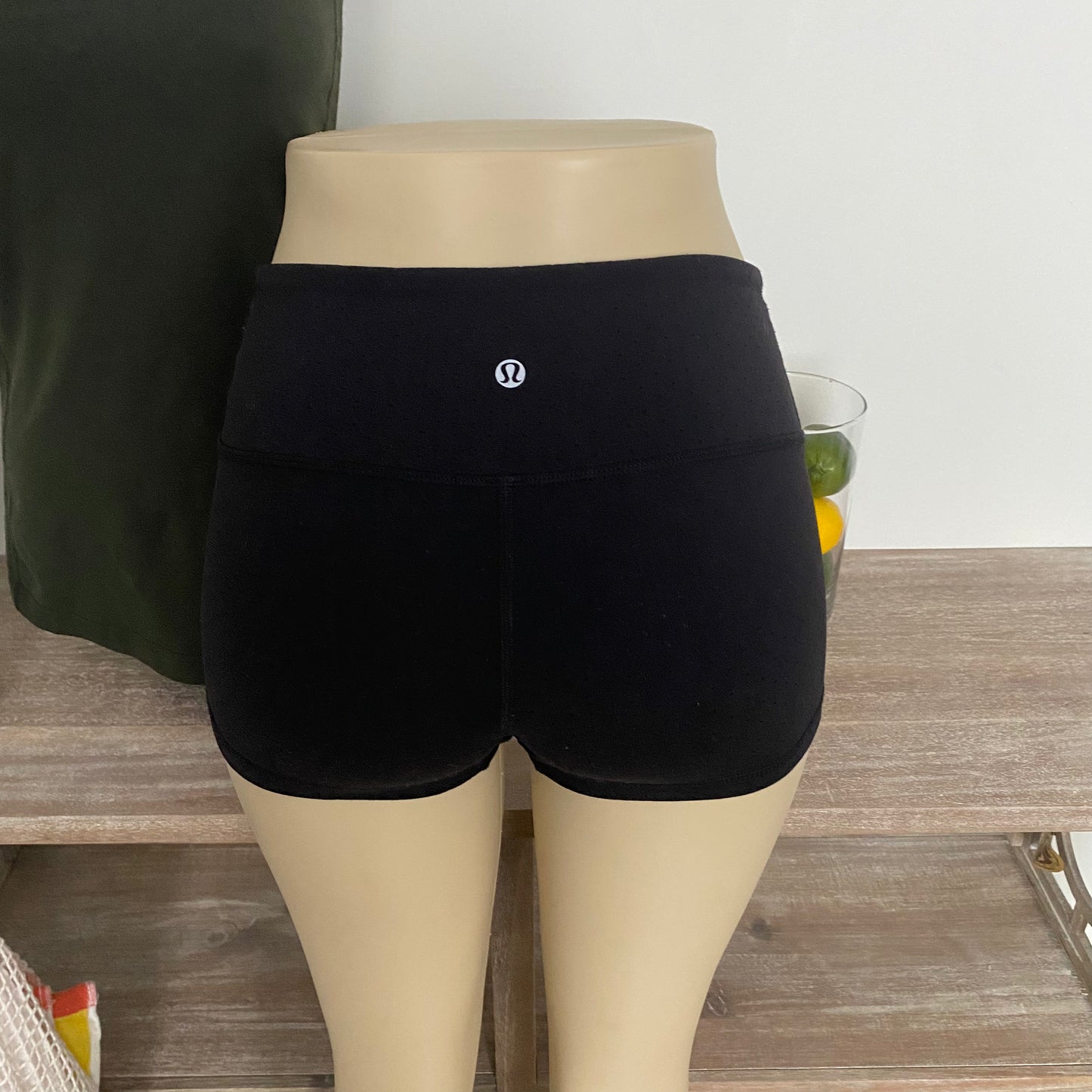 Rare Lululemon Boogie Shorts Shine Dot Black Size 4