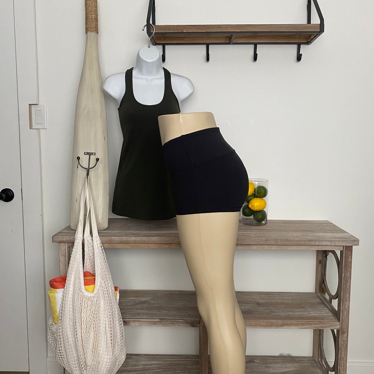 Rare Lululemon Boogie Shorts Shine Dot Black Size 4