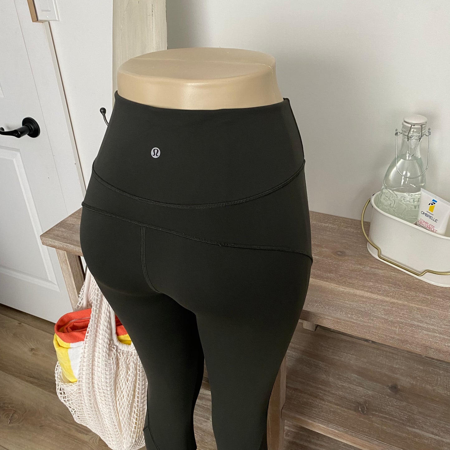 RARE Lululemon In Movement Crop Everlux Size 6