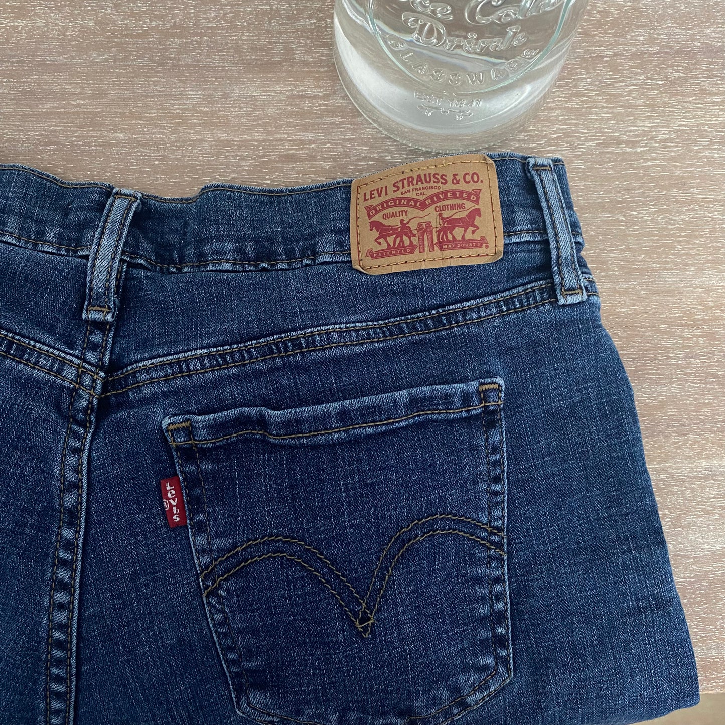 Levi’s Stretch Mid Length Denim Jean Shorts Coastal Cowgirl Size 30