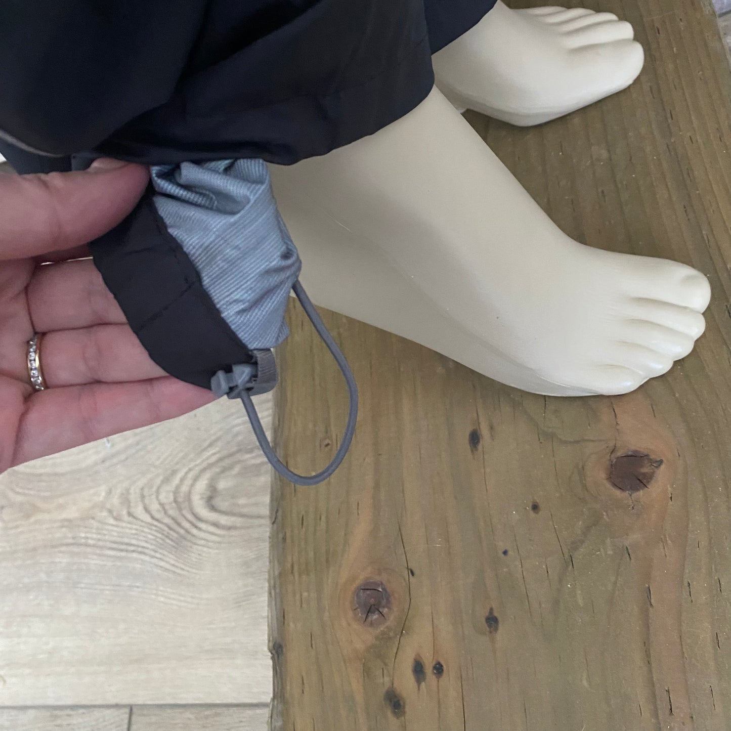 MEC Splash Waterproof Pants Black Size 6