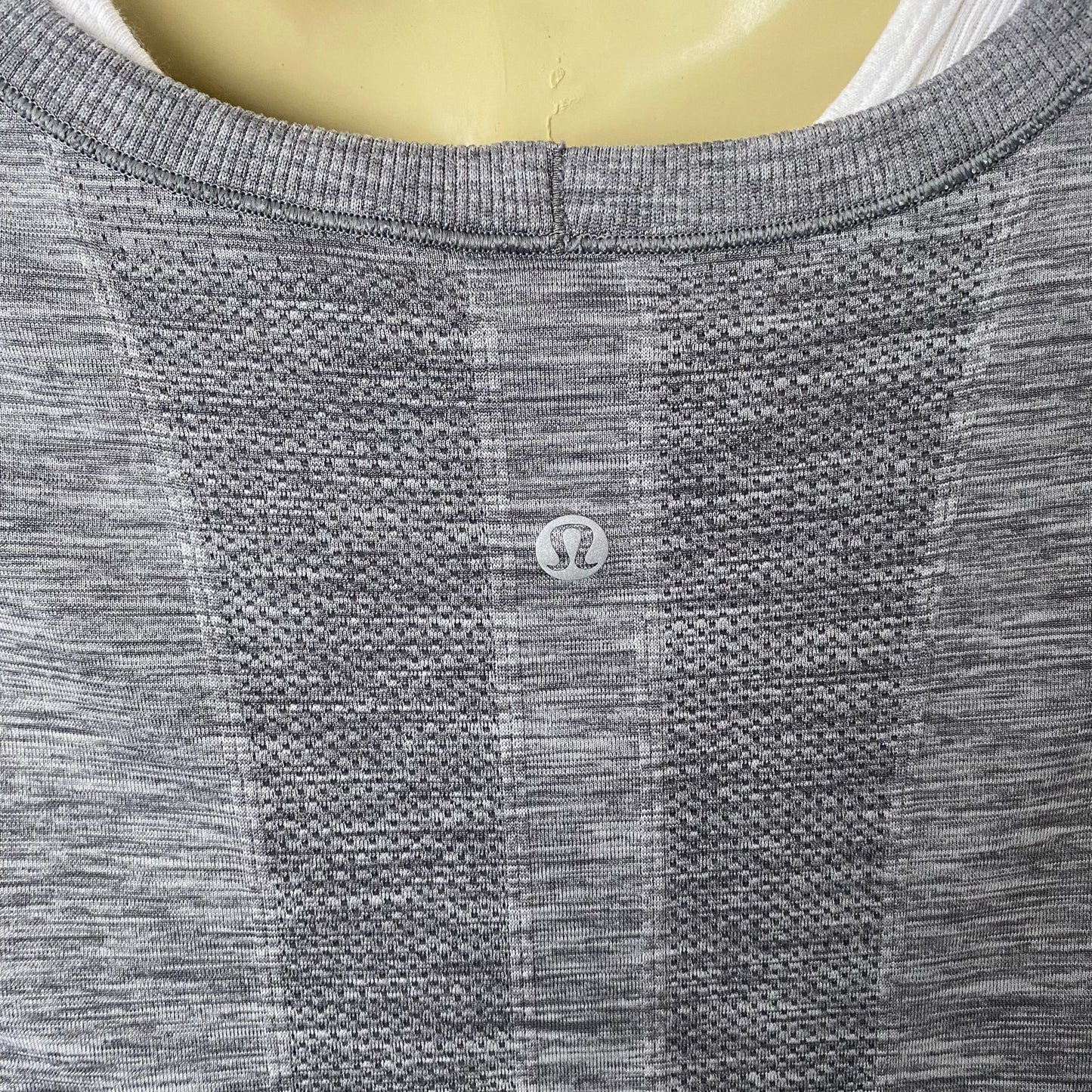 Lululemon Swiftly Breathe Relaxed Long Sleeve Size 6