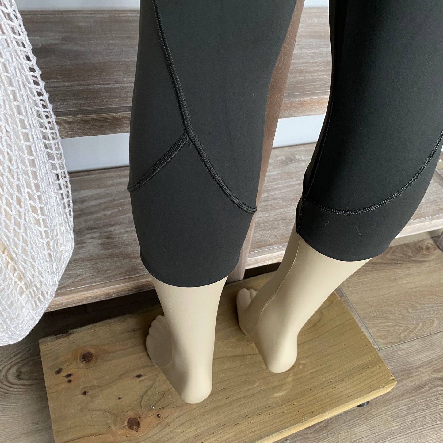 RARE Lululemon In Movement Crop Everlux Size 6