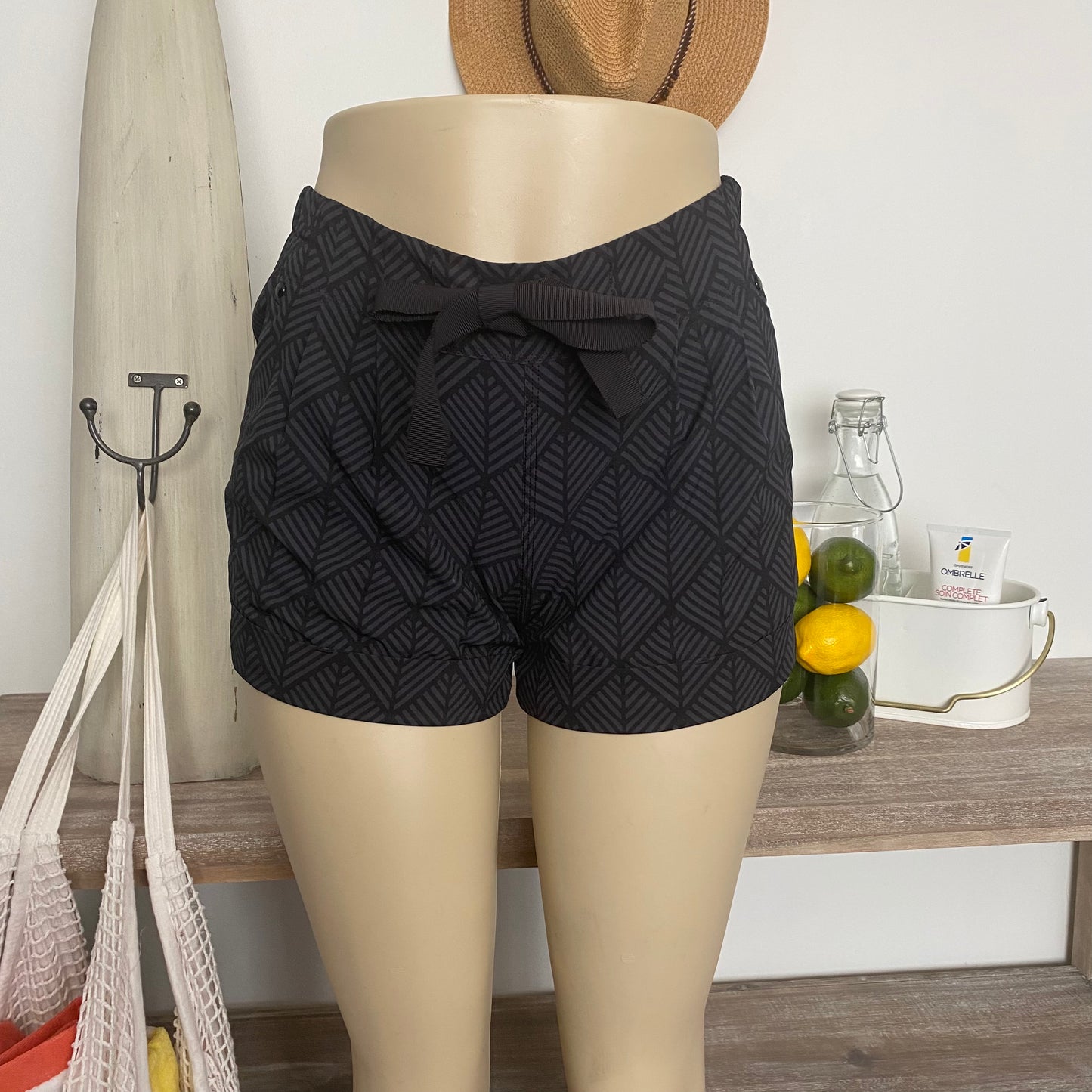 Rare Lululemon Break Away Shorts Size 4