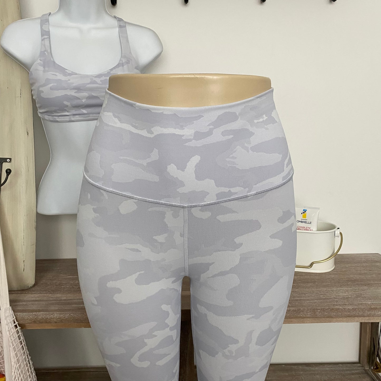 Rare Lululemon Wunder Under High Rise Leggings 25” *Luxtreme Size 4 - Love it again boutique