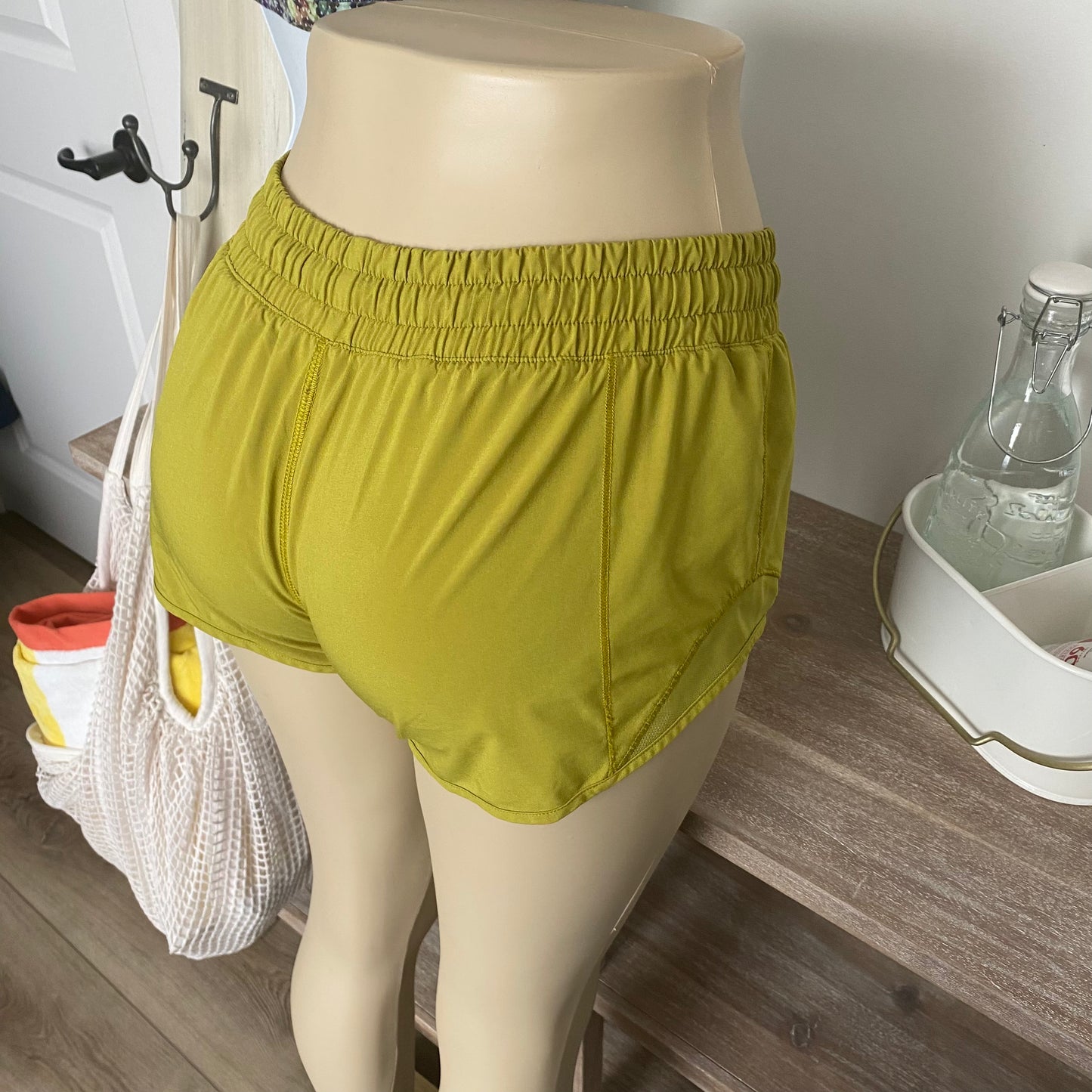 Rare Lululemon Hotty Hot Short II Size 6