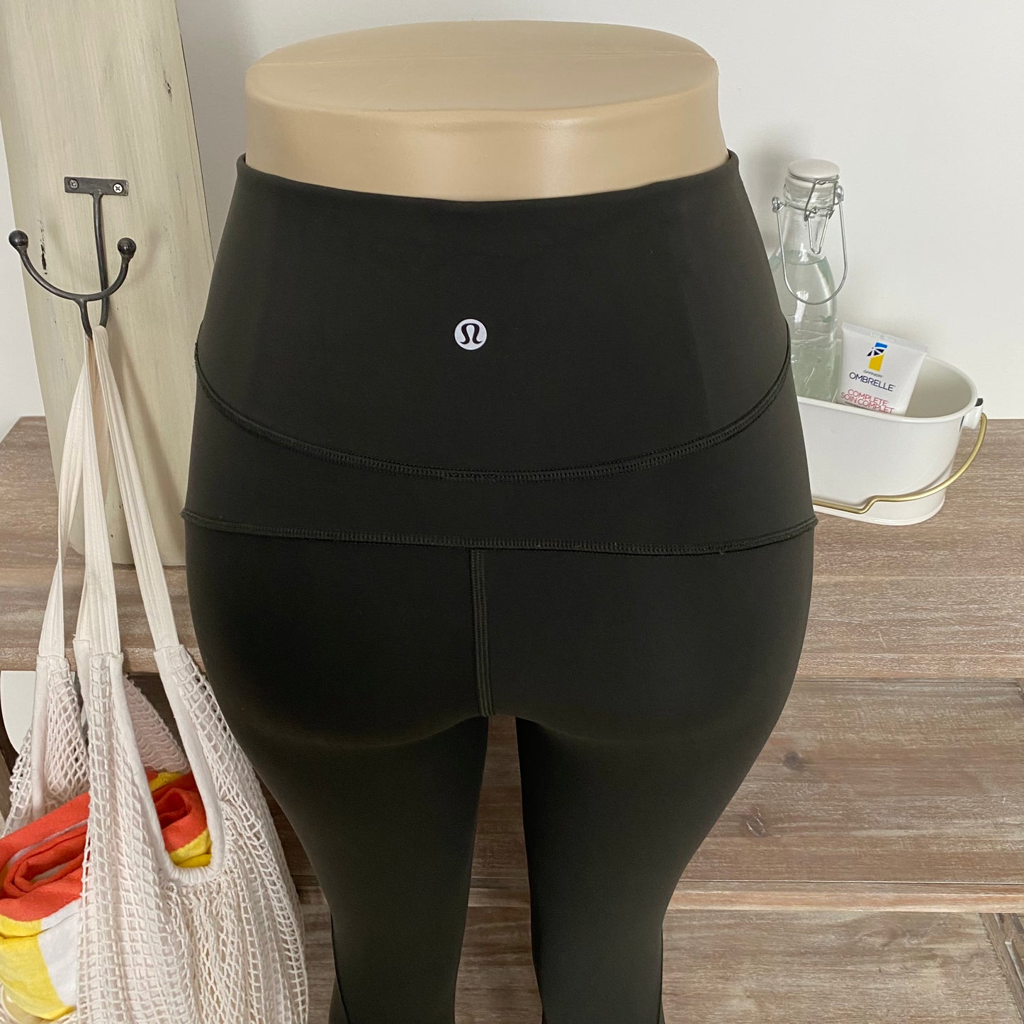 RARE Lululemon In Movement Crop Everlux Size 6