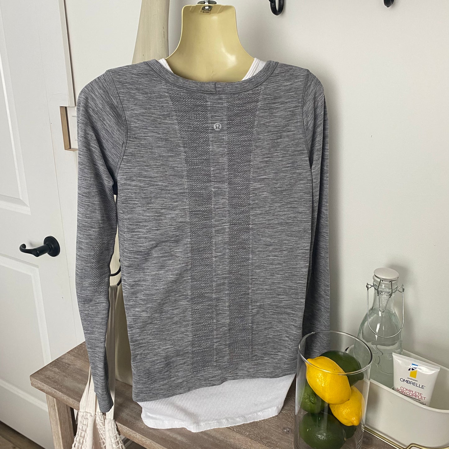 Lululemon Swiftly Breathe Relaxed Long Sleeve Size 6