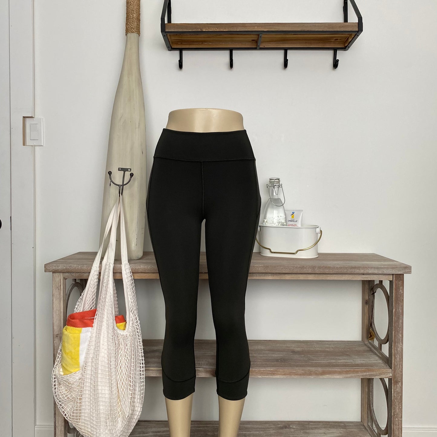 RARE Lululemon In Movement Crop Everlux Size 6