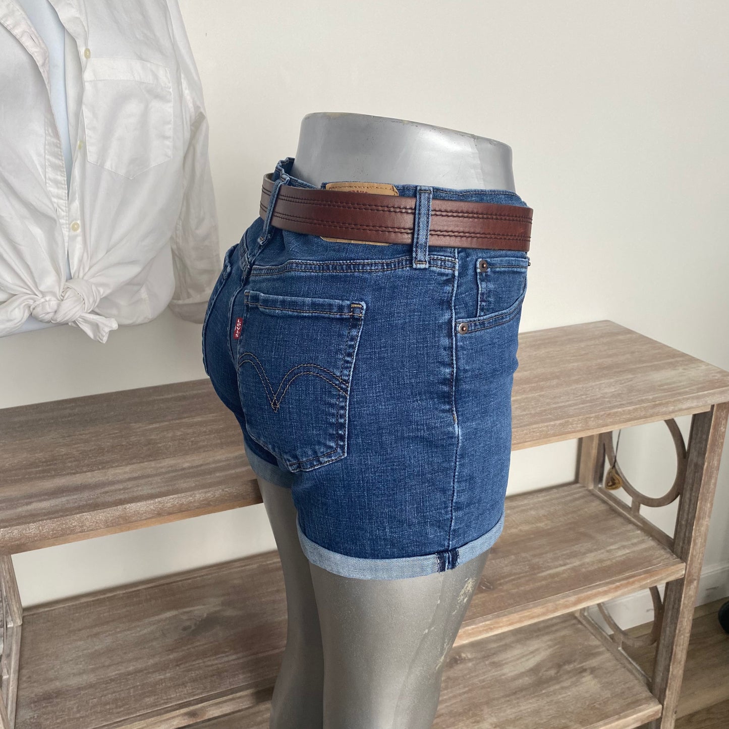 Levi’s Stretch Mid Length Denim Jean Shorts Coastal Cowgirl Size 30