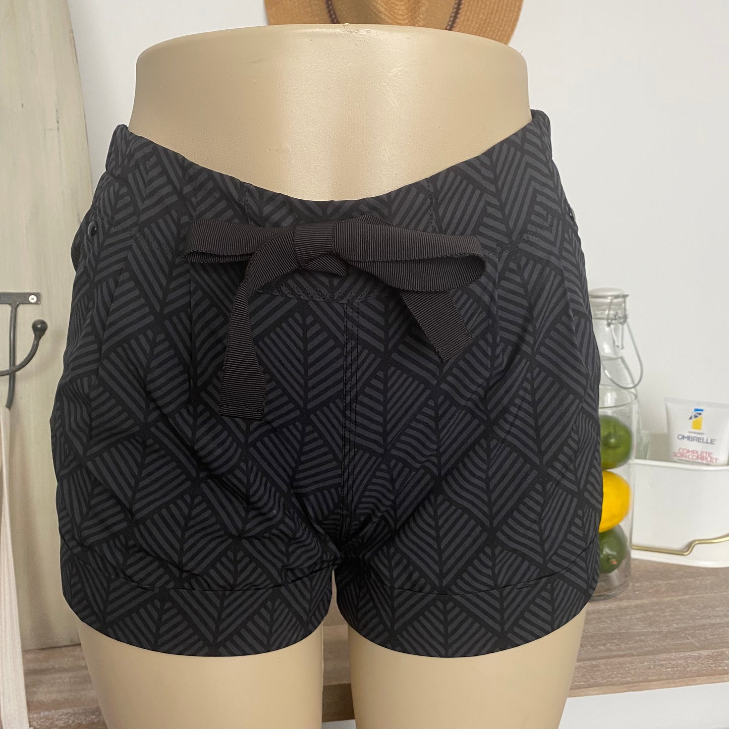 Rare Lululemon Break Away Shorts Size 4