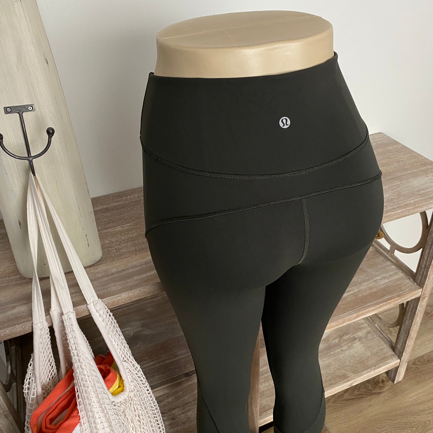 RARE Lululemon In Movement Crop Everlux Size 6