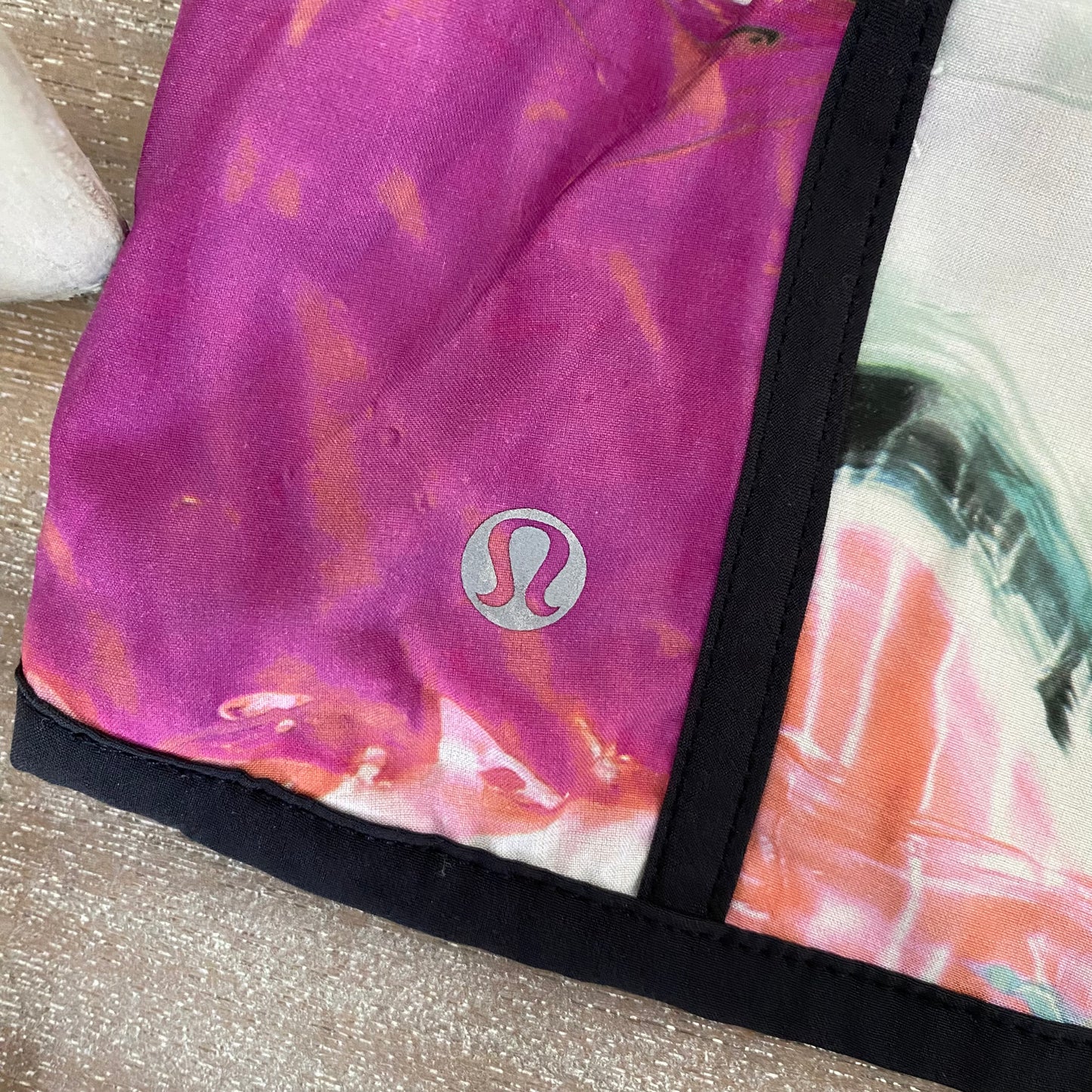 RARE Lululemon Tracker Shorts *4-Way Stretch Size 4