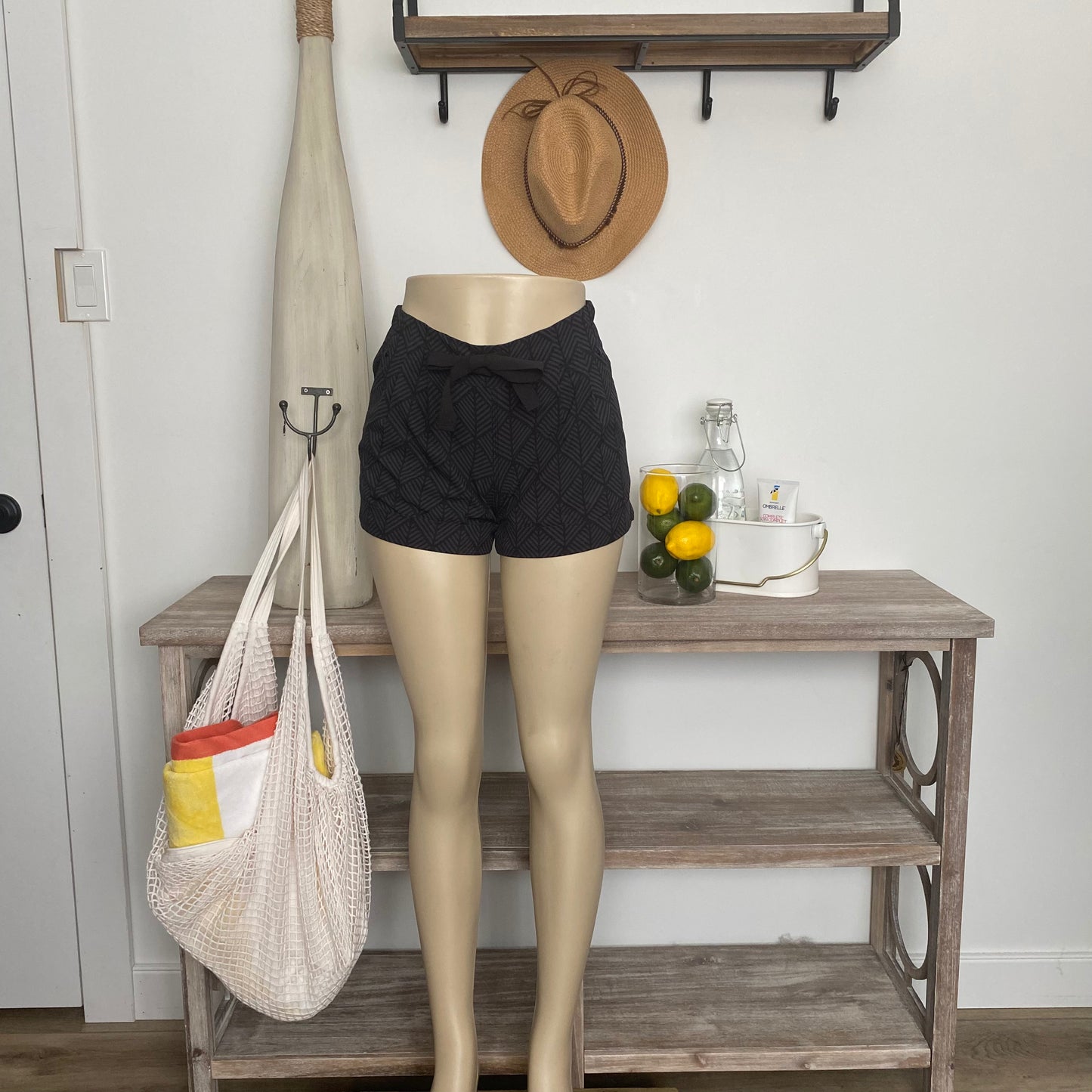 Rare Lululemon Break Away Shorts Size 4