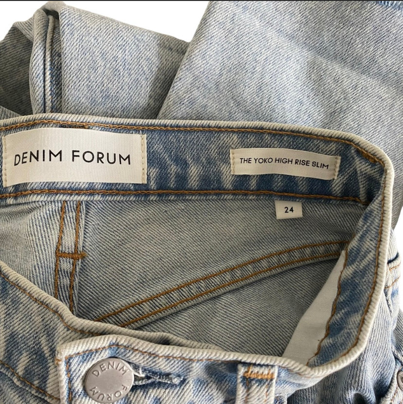 Aritzia Denim Forum Yoko High Rise Slim Straight Size 24