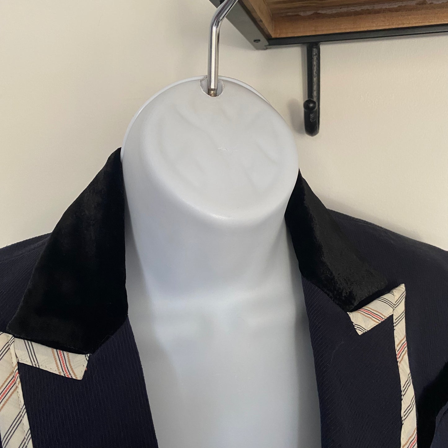 BCBGMaxAzria Fitted Twill Blazer Suit Jacket Like New Small - Love it again boutique