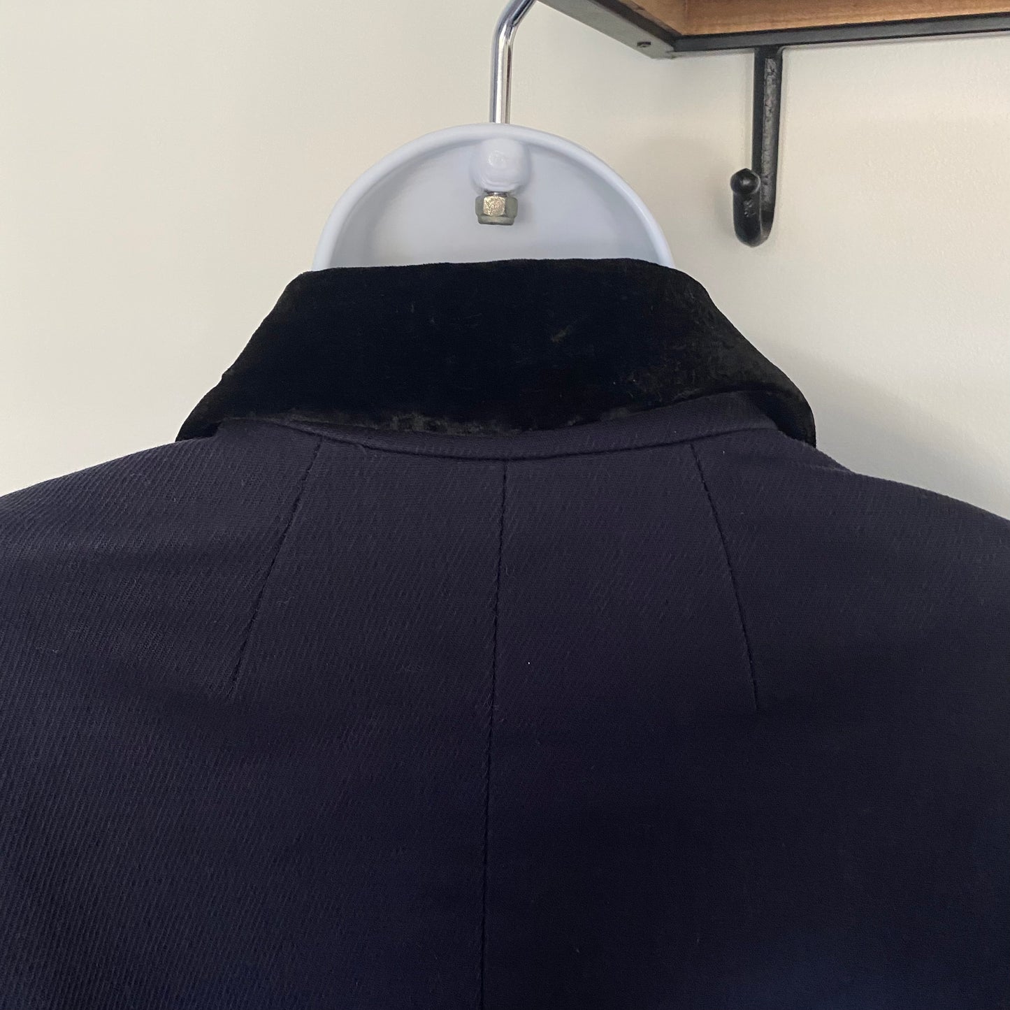 BCBGMaxAzria Fitted Twill Blazer Suit Jacket Like New Small - Love it again boutique