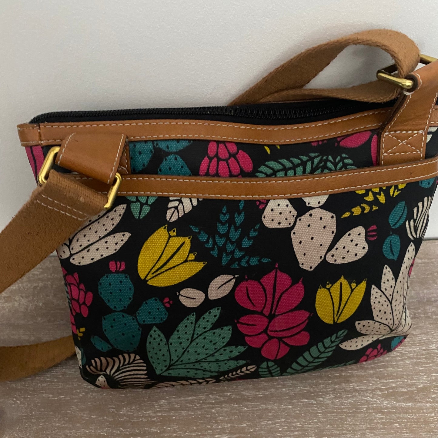 Gorgeous Fossil Purse Cognac Camel Leather Trim Crossbody Medium Size
