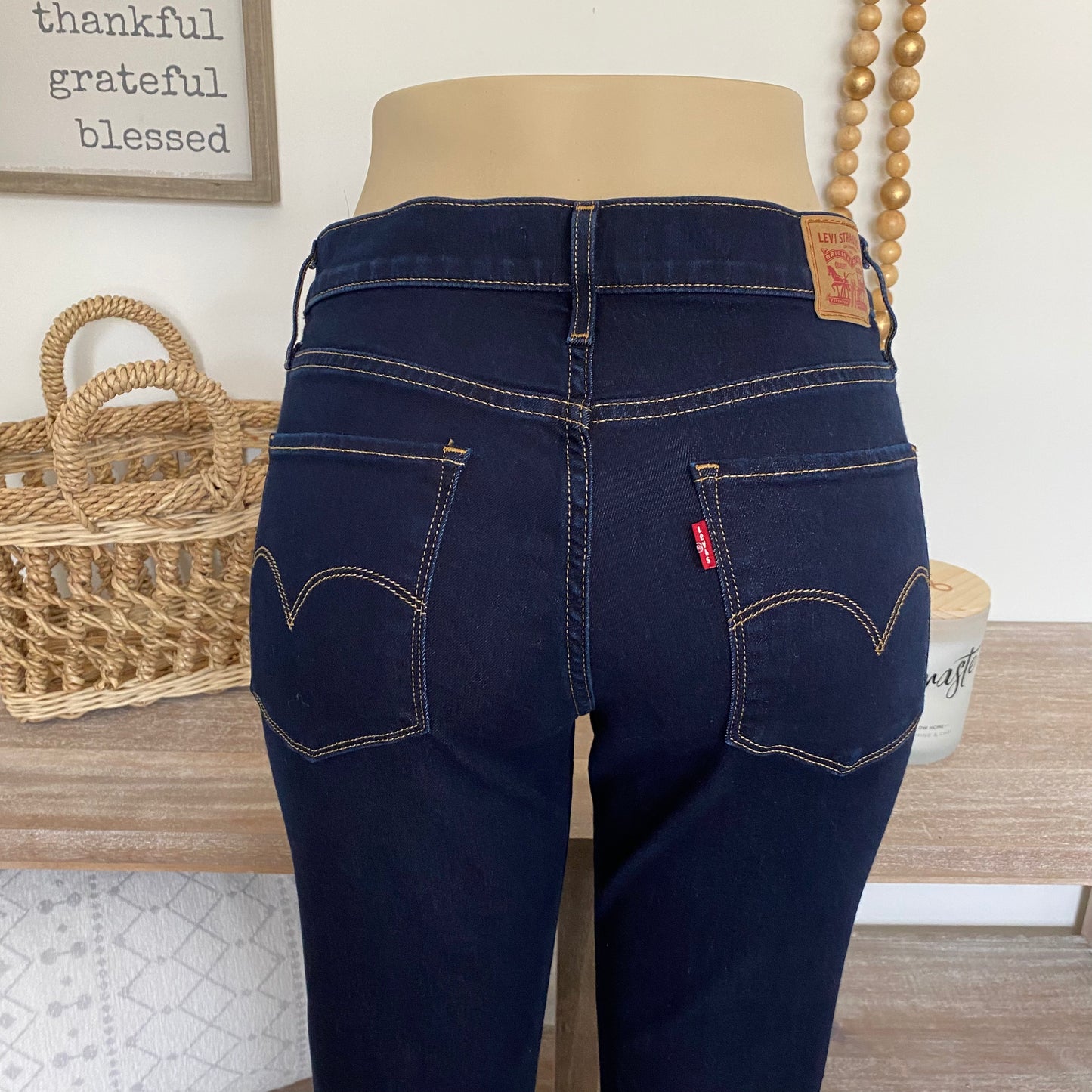 Levi’s 315 Shaping Bootcut Dark Wash Short Size 29