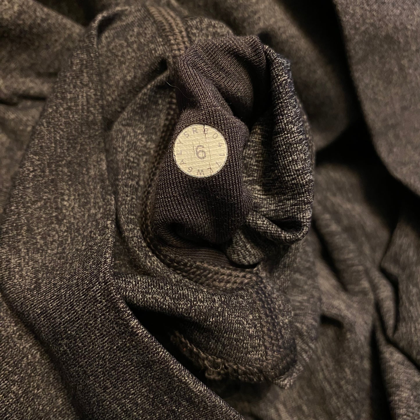 Lululemon Wunder Under Crop (High-Rise) 21" *Luxtreme Size 6