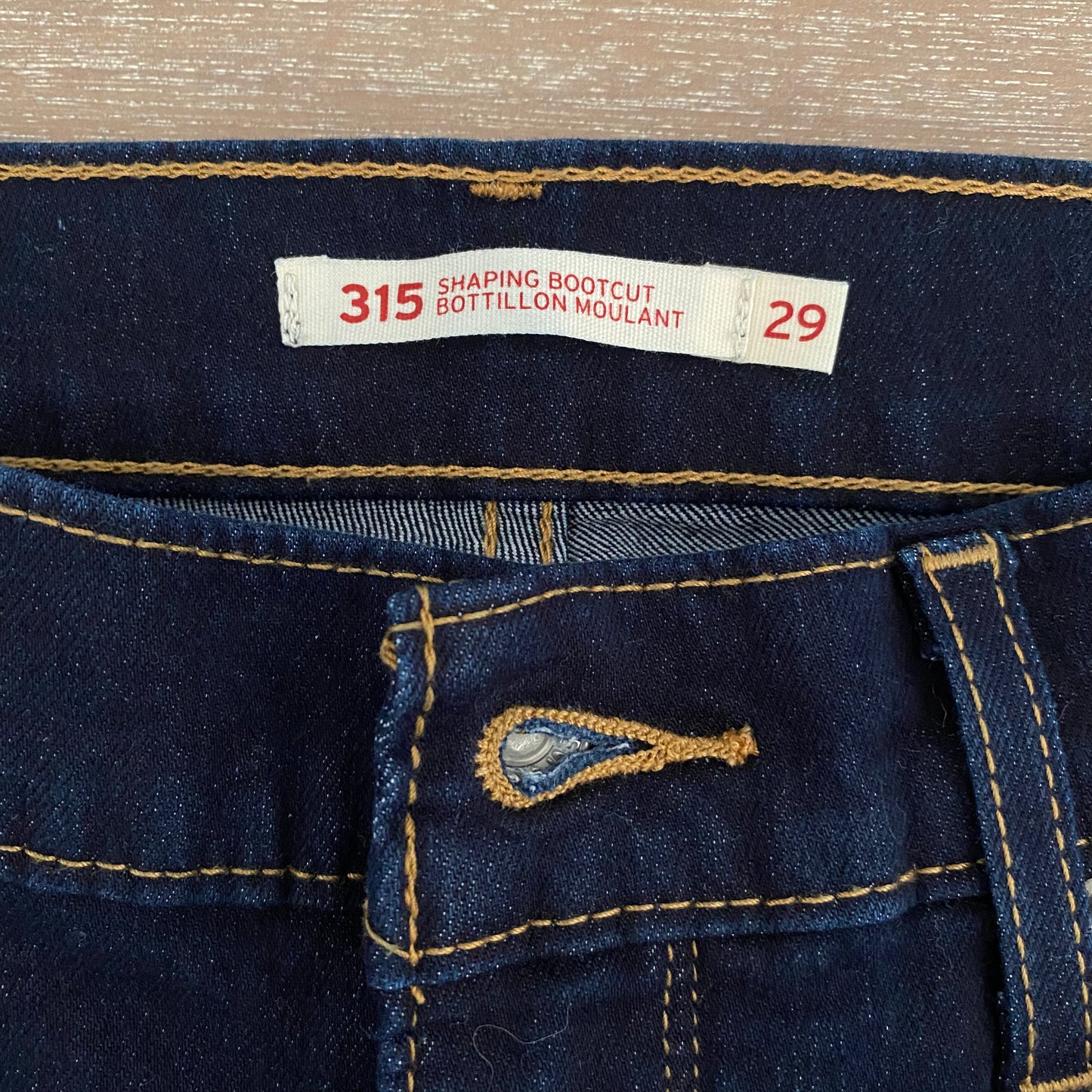 Levi’s 315 Shaping Bootcut Dark Wash Short Size 29