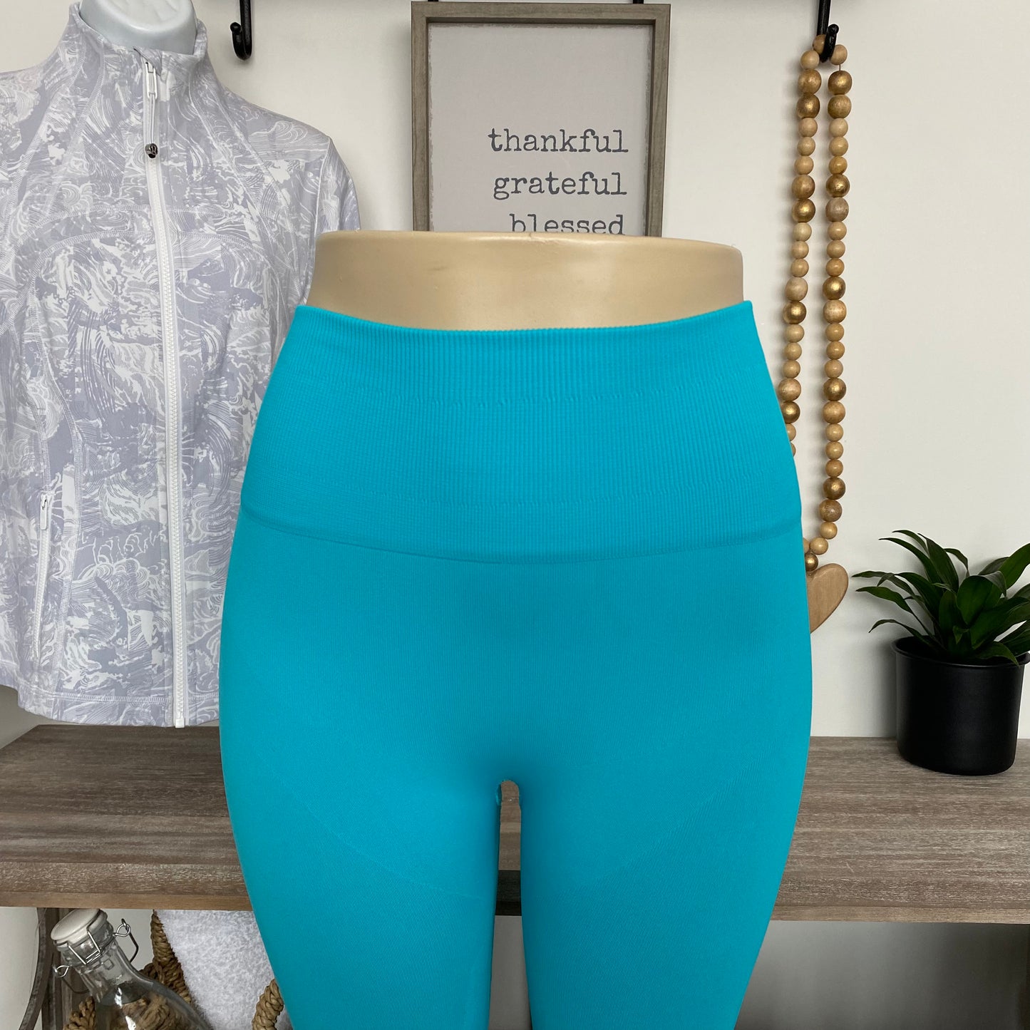 Lululemon Seamless High Rise Zone In Crop Leggings Size Small