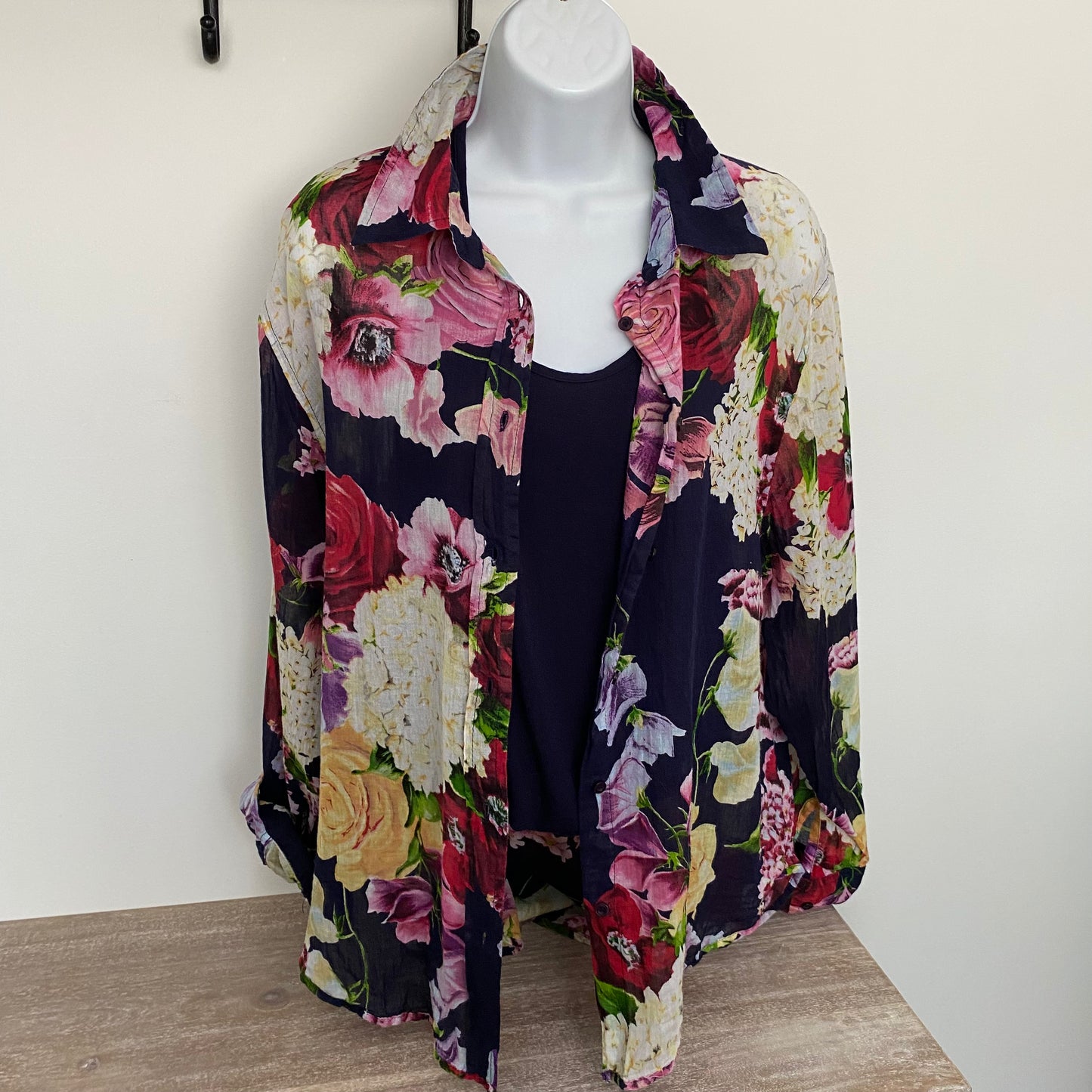 Beautiful Thin Lightweight 100% Cotton Floral Shirt Large